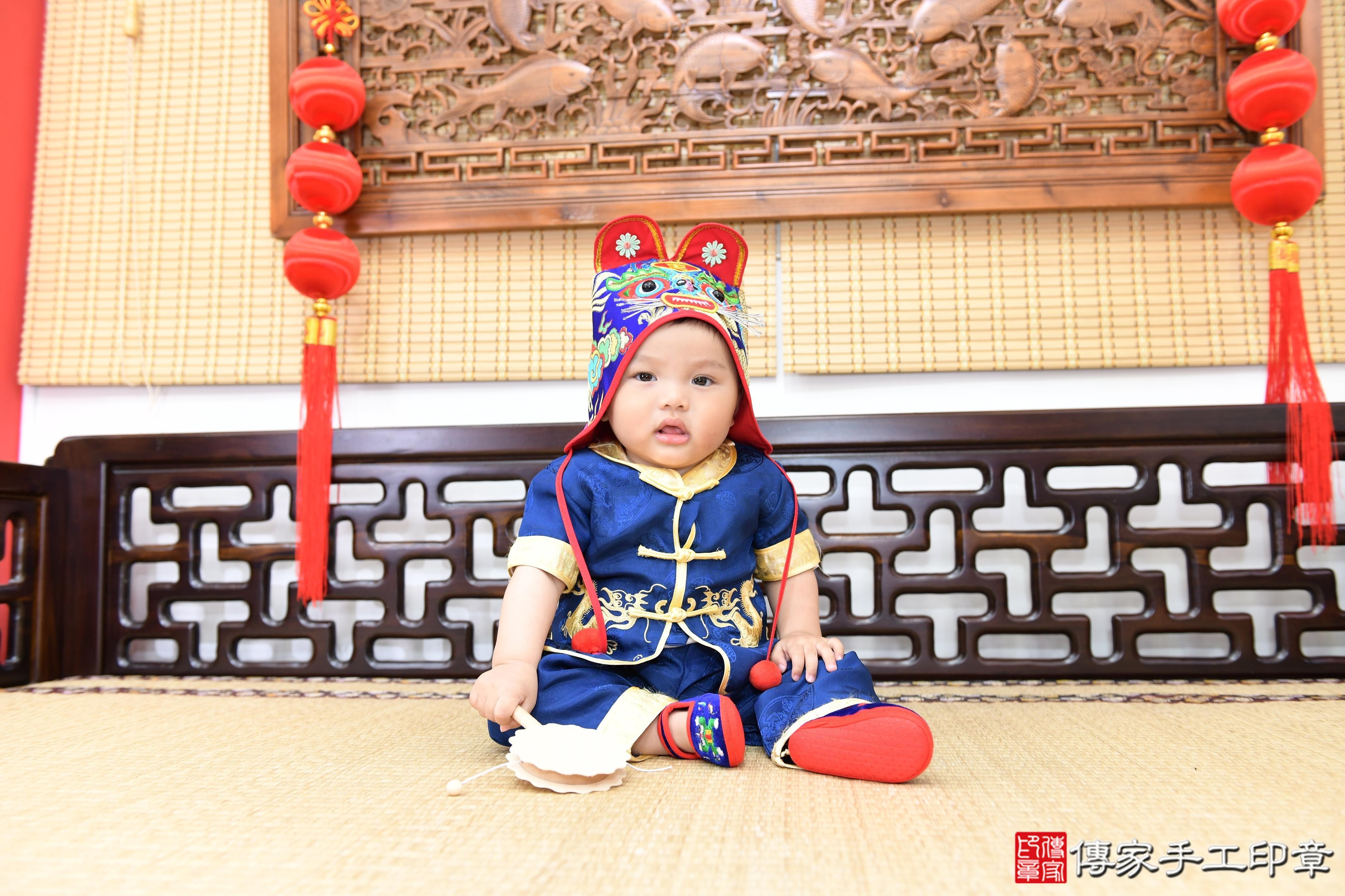 傳家手工印章台南店、抓周、度脺、美式風會場、傳家嬰兒古禮、吉祥話、抓周道具物品24種、拍照。抓周證書。寶寶抓周、滿周歲、生日快樂、祝福 傳家手工印章台南店、抓周、度脺、美式風會場、傳家嬰兒古禮、吉祥話、抓周道具物品24種、拍照。抓周證書。寶寶抓周、滿周歲、生日快樂、祝福