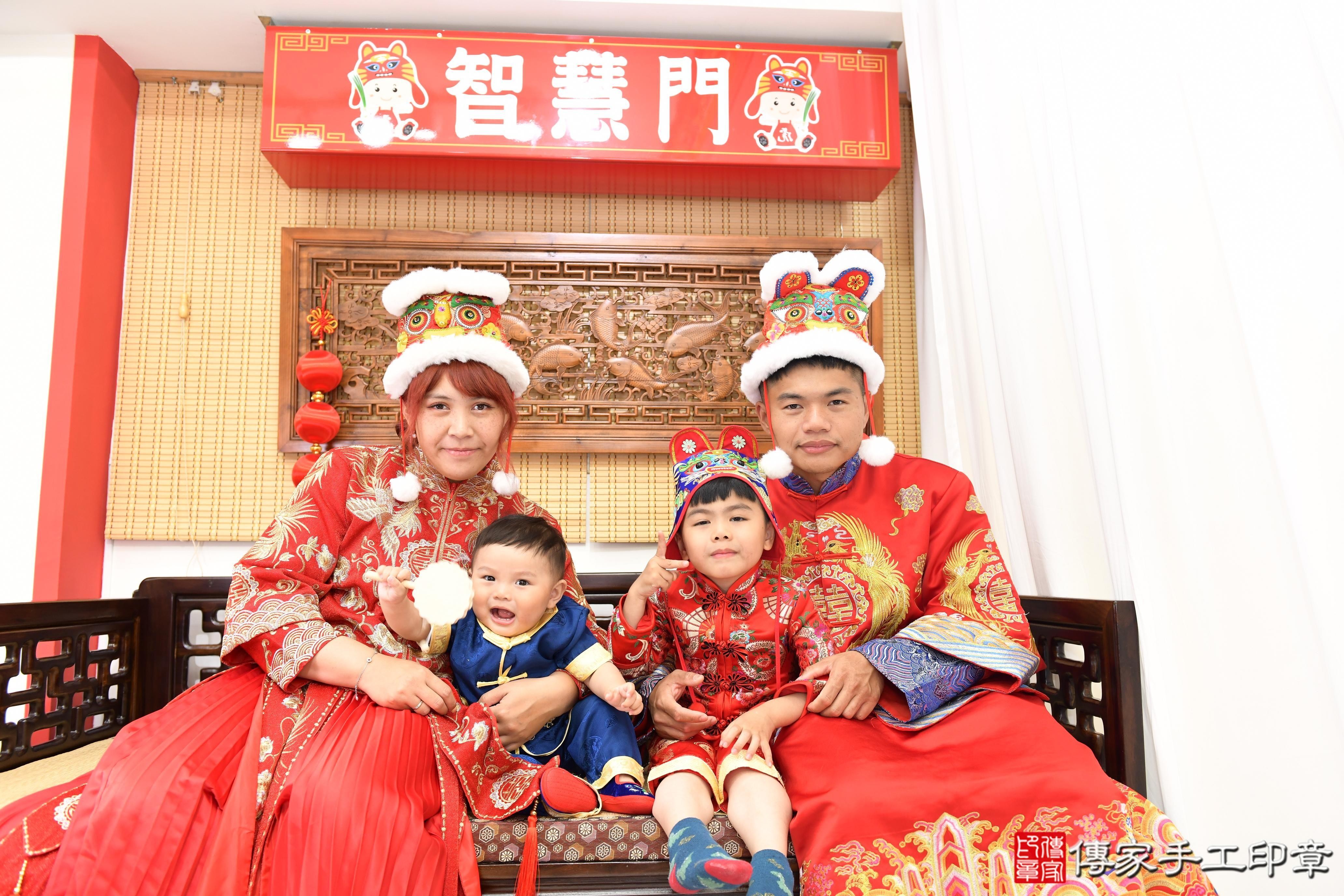 傳家手工印章台南店、抓周、度脺、美式風會場、傳家嬰兒古禮、吉祥話、抓周道具物品24種、拍照。抓周證書。寶寶抓周、滿周歲、生日快樂、祝福 傳家手工印章台南店、抓周、度脺、美式風會場、傳家嬰兒古禮、吉祥話、抓周道具物品24種、拍照。抓周證書。寶寶抓周、滿周歲、生日快樂、祝福