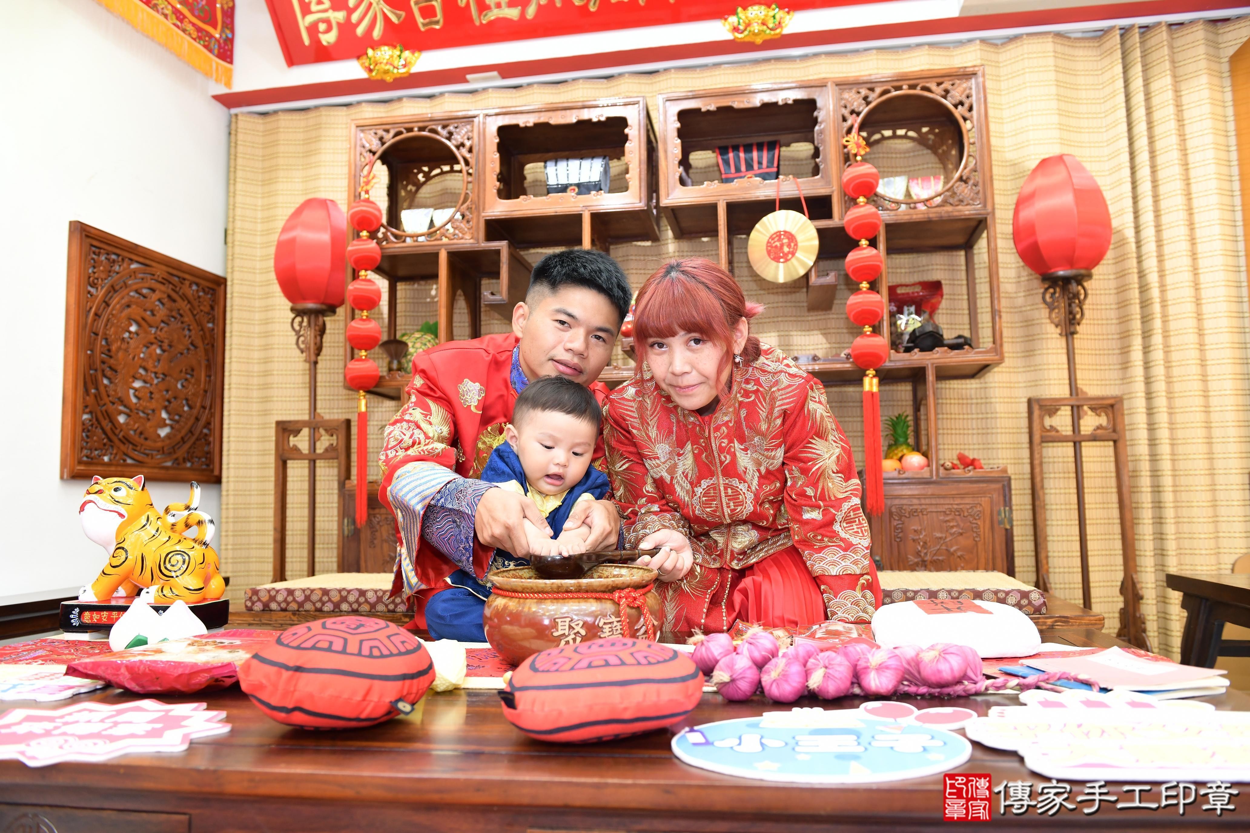 傳家手工印章台南店、抓周、度脺、美式風會場、傳家嬰兒古禮、吉祥話、抓周道具物品24種、拍照。抓周證書。寶寶抓周、滿周歲、生日快樂、祝福 傳家手工印章台南店、抓周、度脺、美式風會場、傳家嬰兒古禮、吉祥話、抓周道具物品24種、拍照。抓周證書。寶寶抓周、滿周歲、生日快樂、祝福