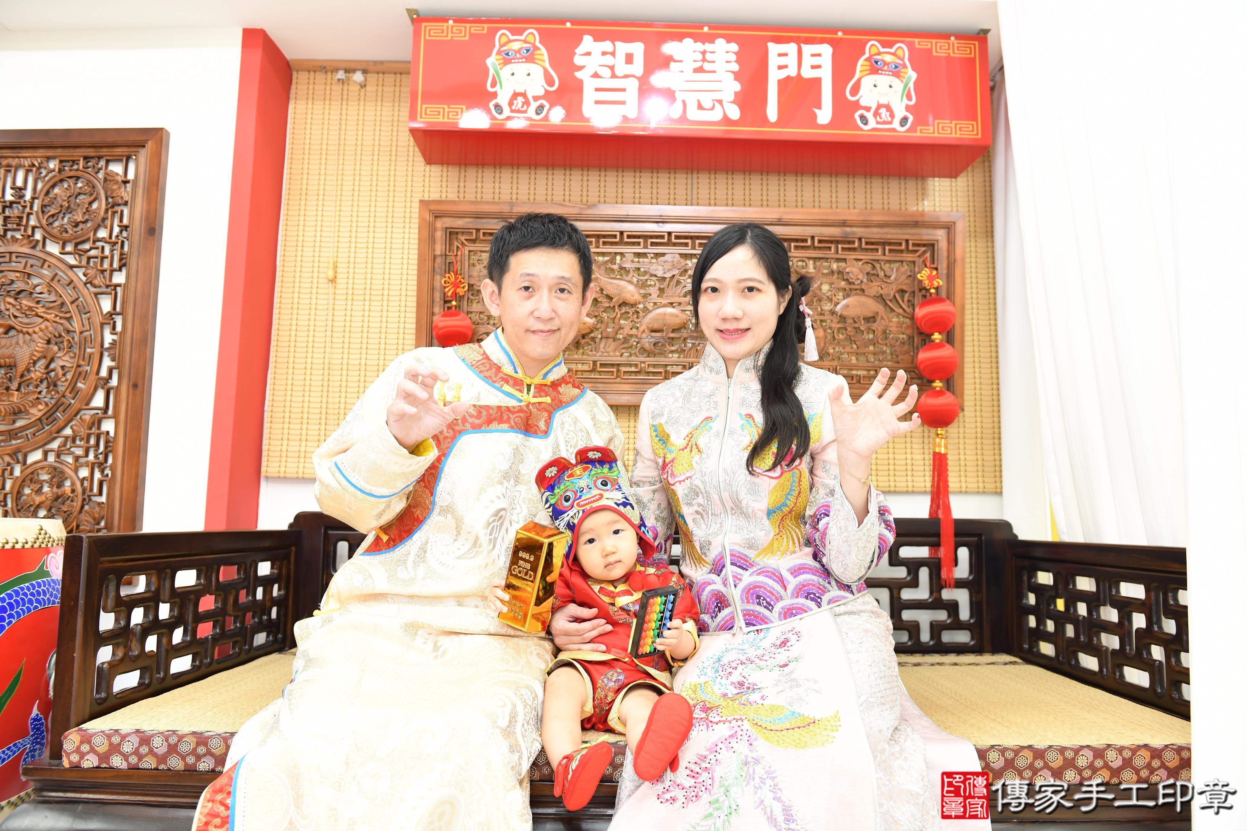 傳家手工印章台南店、抓周、度脺、美式風會場、傳家嬰兒古禮、吉祥話、抓周道具物品24種、拍照。抓周證書。寶寶抓周、滿周歲、生日快樂、祝福 傳家手工印章台南店、抓周、度脺、美式風會場、傳家嬰兒古禮、吉祥話、抓周道具物品24種、拍照。抓周證書。寶寶抓周、滿周歲、生日快樂、祝福