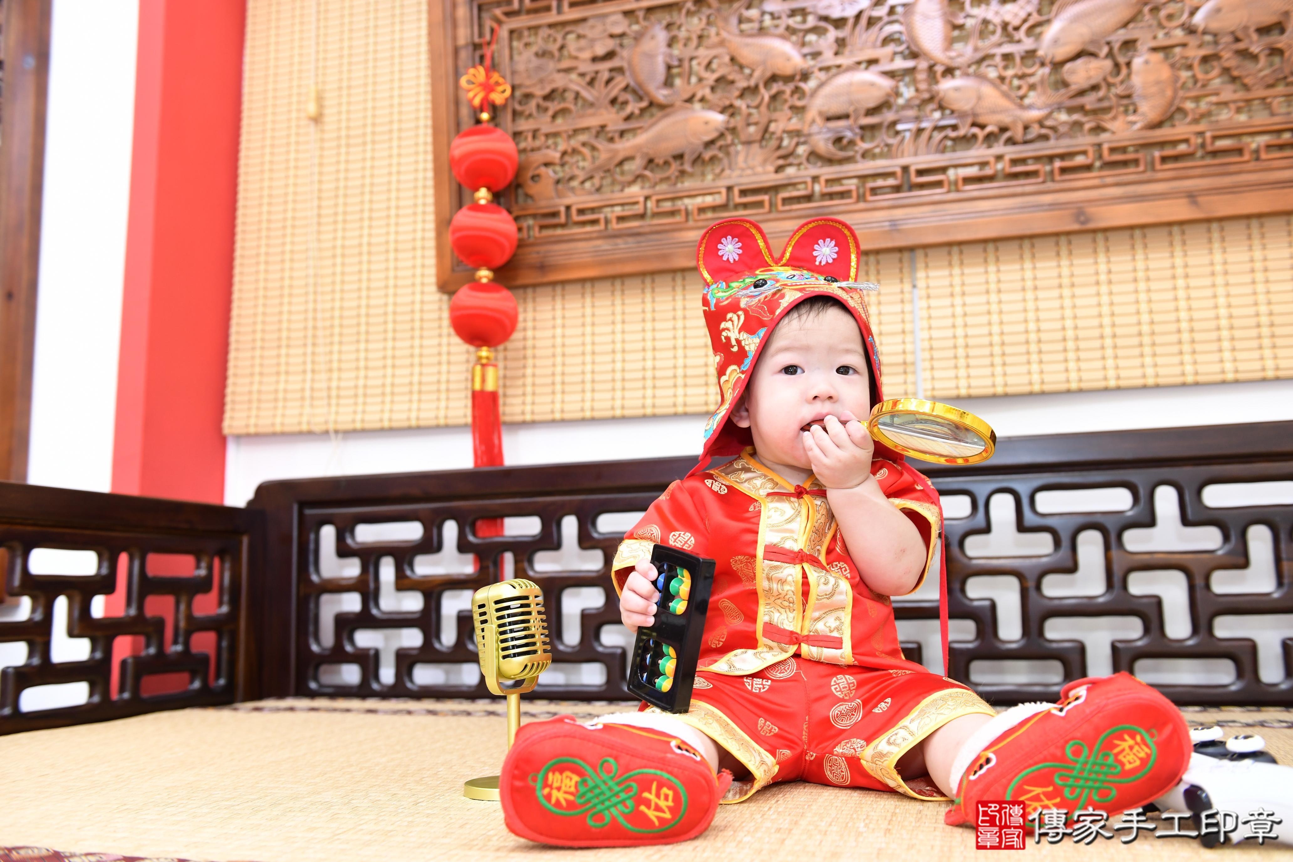 傳家手工印章台南店、抓周、度脺、美式風會場、傳家嬰兒古禮、吉祥話、抓周道具物品24種、拍照。抓周證書。寶寶抓周、滿周歲、生日快樂、祝福 傳家手工印章台南店、抓周、度脺、美式風會場、傳家嬰兒古禮、吉祥話、抓周道具物品24種、拍照。抓周證書。寶寶抓周、滿周歲、生日快樂、祝福