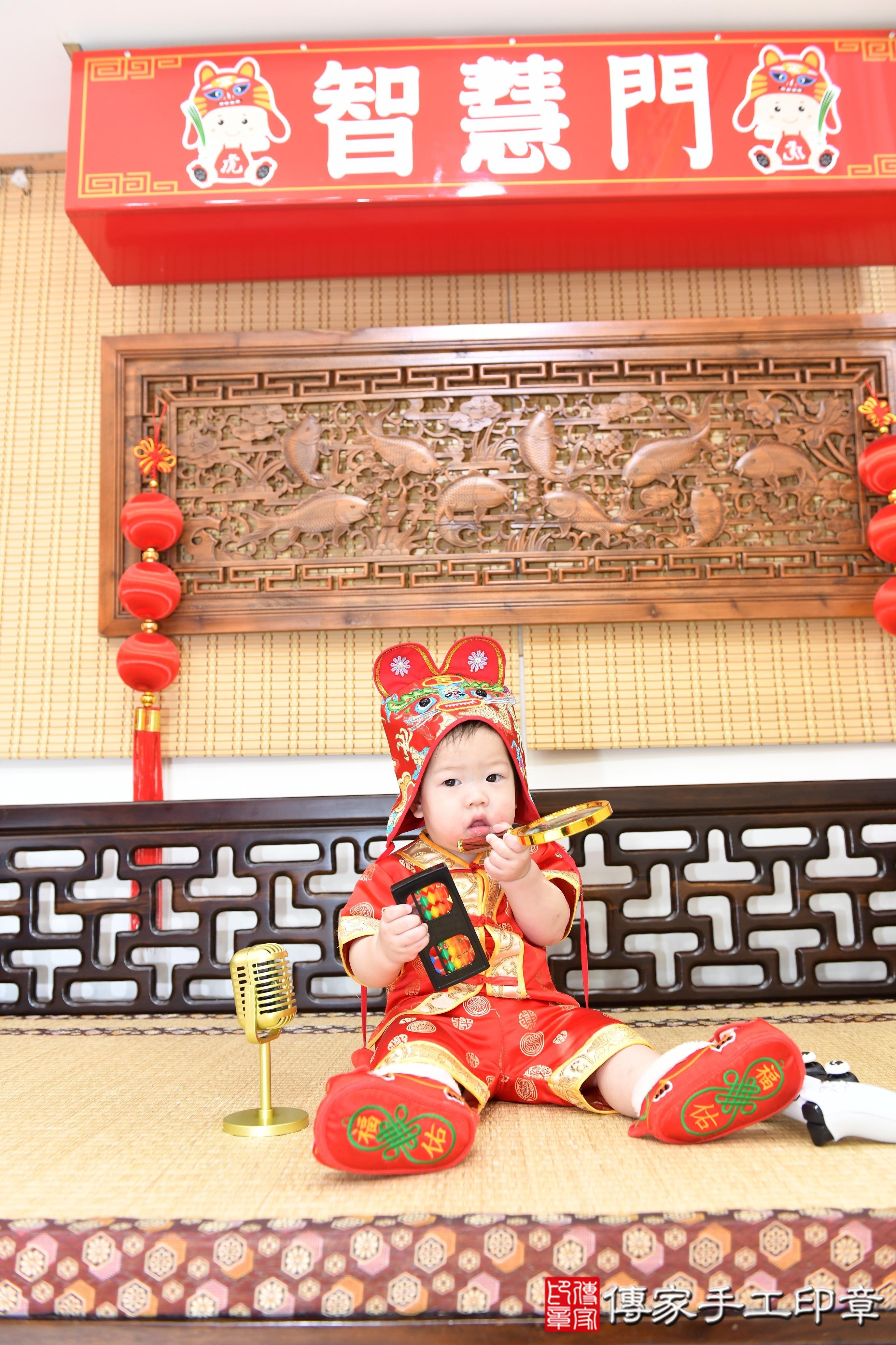 傳家手工印章台南店、抓周、度脺、美式風會場、傳家嬰兒古禮、吉祥話、抓周道具物品24種、拍照。抓周證書。寶寶抓周、滿周歲、生日快樂、祝福 傳家手工印章台南店、抓周、度脺、美式風會場、傳家嬰兒古禮、吉祥話、抓周道具物品24種、拍照。抓周證書。寶寶抓周、滿周歲、生日快樂、祝福