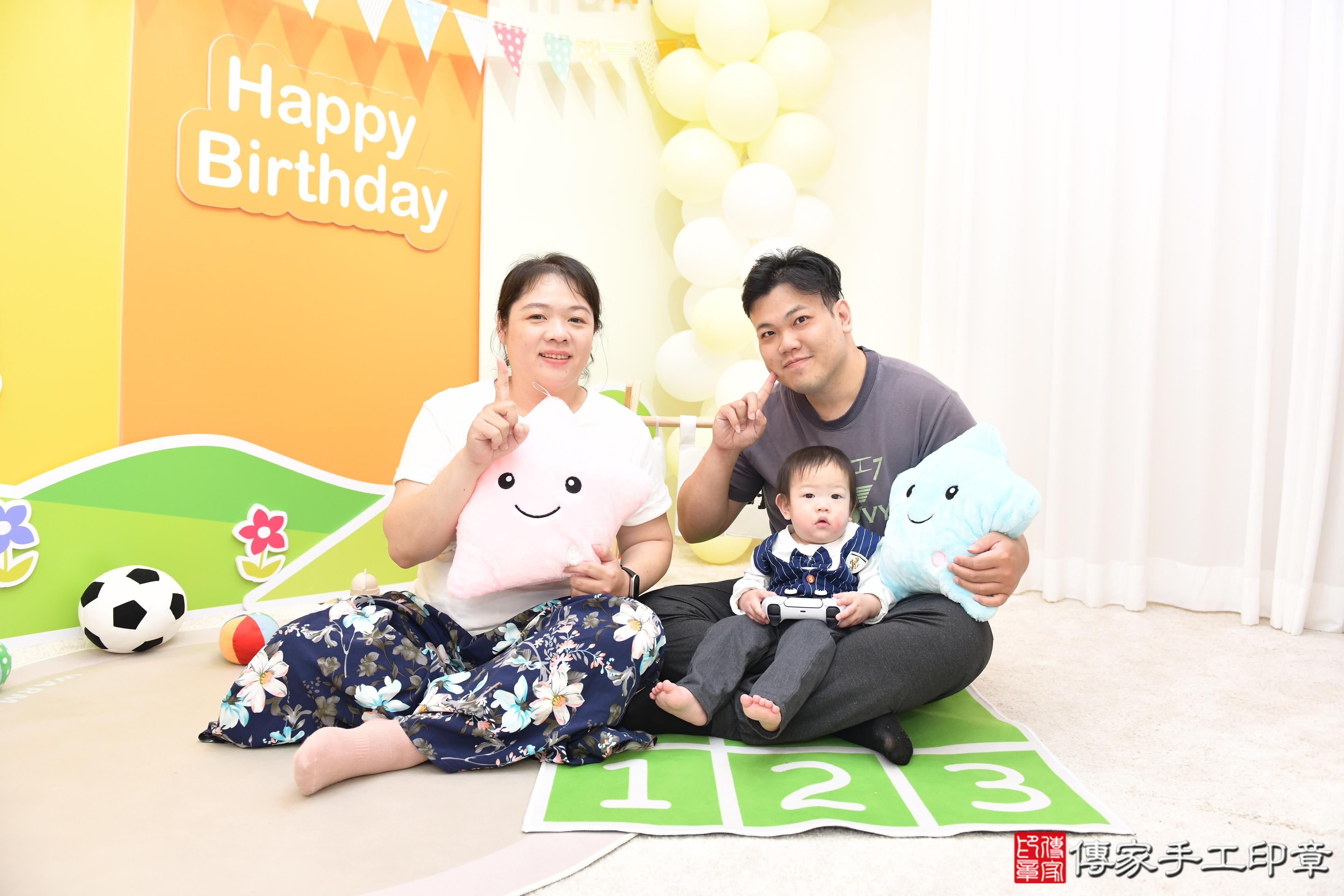 傳家手工印章台南店、抓周、度脺、美式風會場、傳家嬰兒古禮、吉祥話、抓周道具物品24種、拍照。抓周證書。寶寶抓周、滿周歲、生日快樂、祝福 傳家手工印章台南店、抓周、度脺、美式風會場、傳家嬰兒古禮、吉祥話、抓周道具物品24種、拍照。抓周證書。寶寶抓周、滿周歲、生日快樂、祝福