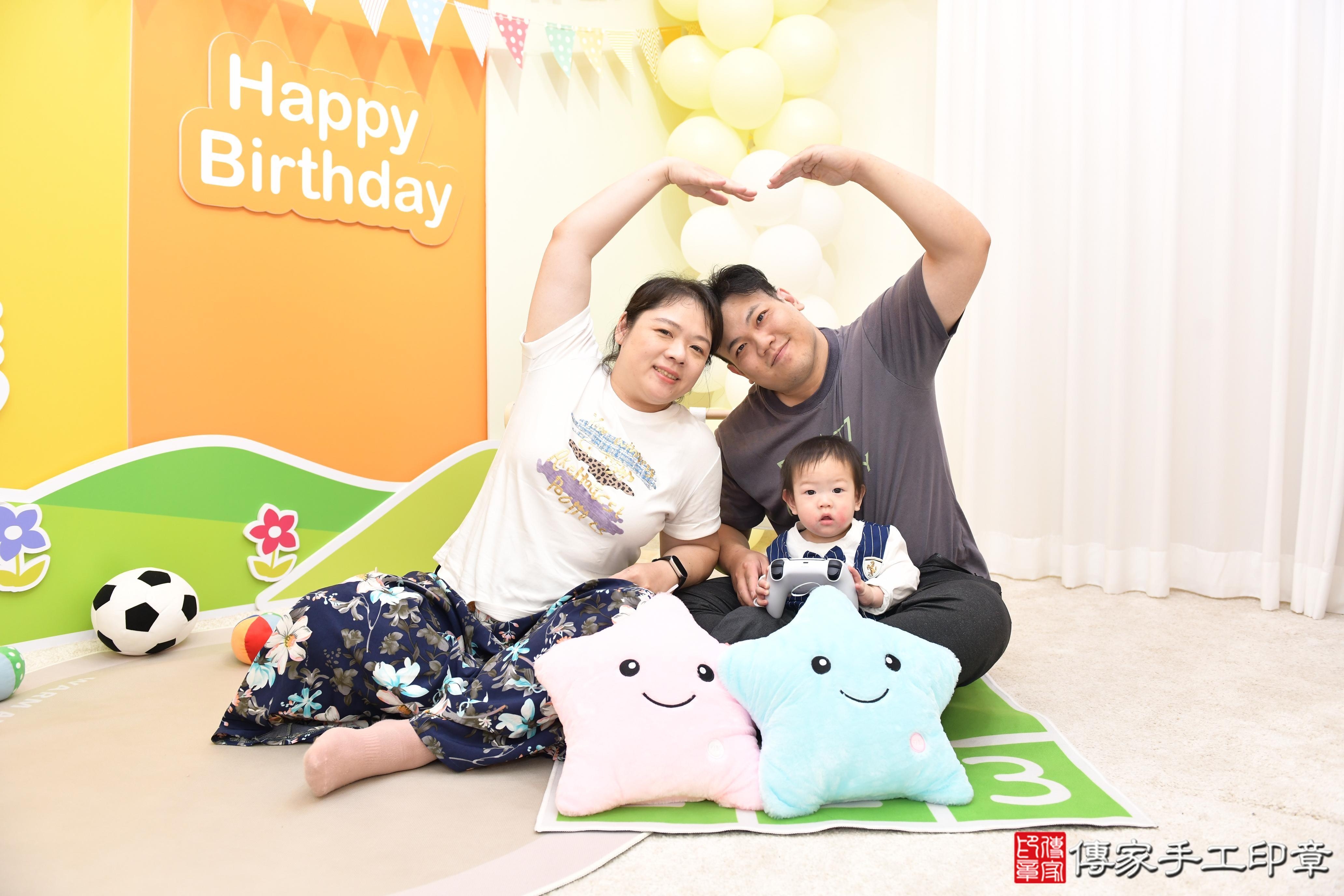 傳家手工印章台南店、抓周、度脺、美式風會場、傳家嬰兒古禮、吉祥話、抓周道具物品24種、拍照。抓周證書。寶寶抓周、滿周歲、生日快樂、祝福 傳家手工印章台南店、抓周、度脺、美式風會場、傳家嬰兒古禮、吉祥話、抓周道具物品24種、拍照。抓周證書。寶寶抓周、滿周歲、生日快樂、祝福