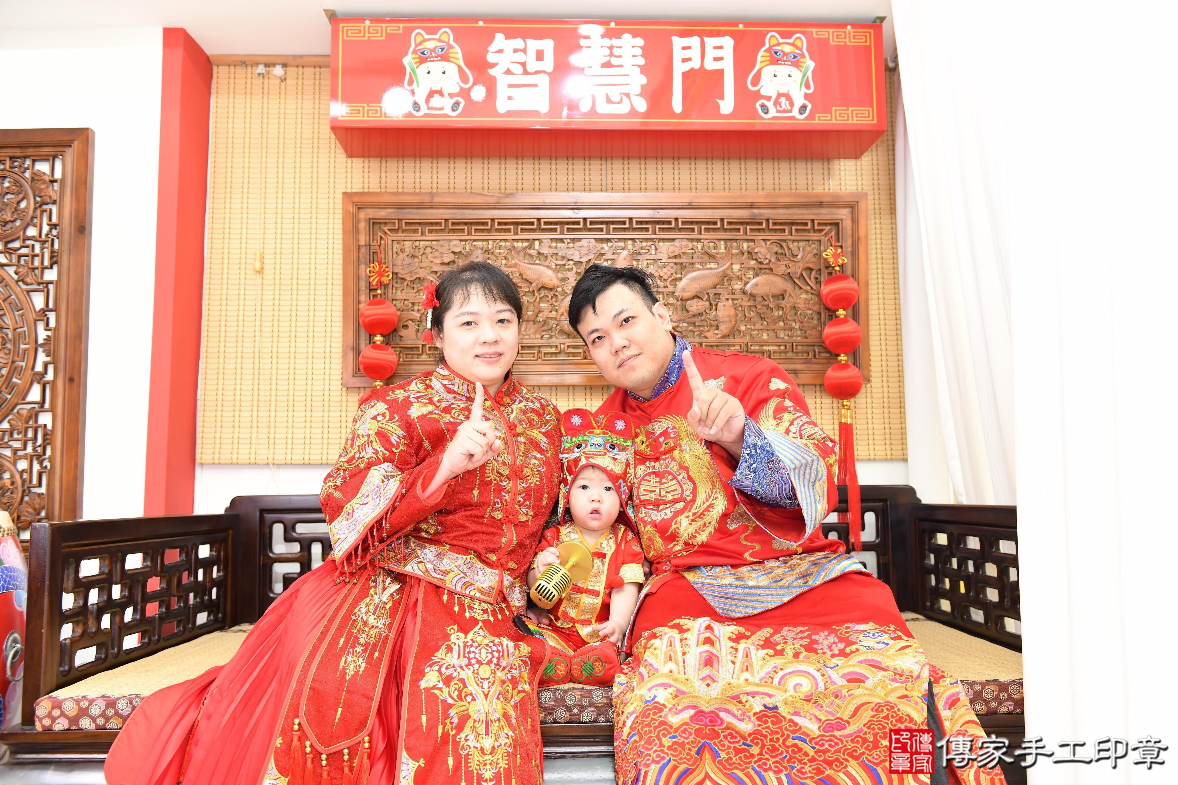 傳家手工印章台南店、抓周、度脺、美式風會場、傳家嬰兒古禮、吉祥話、抓周道具物品24種、拍照。抓周證書。寶寶抓周、滿周歲、生日快樂、祝福 傳家手工印章台南店、抓周、度脺、美式風會場、傳家嬰兒古禮、吉祥話、抓周道具物品24種、拍照。抓周證書。寶寶抓周、滿周歲、生日快樂、祝福