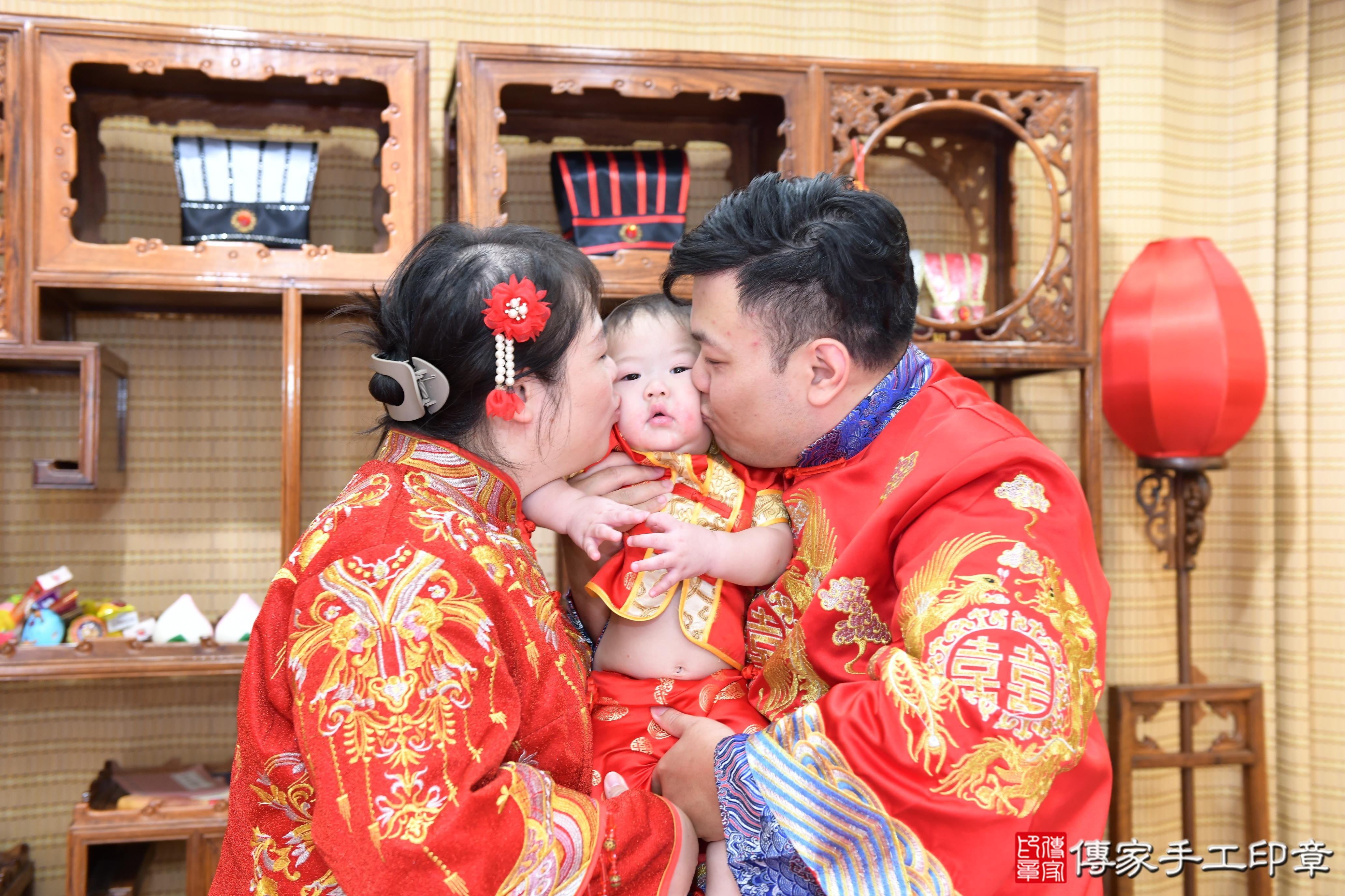 傳家手工印章台南店、抓周、度脺、美式風會場、傳家嬰兒古禮、吉祥話、抓周道具物品24種、拍照。抓周證書。寶寶抓周、滿周歲、生日快樂、祝福 傳家手工印章台南店、抓周、度脺、美式風會場、傳家嬰兒古禮、吉祥話、抓周道具物品24種、拍照。抓周證書。寶寶抓周、滿周歲、生日快樂、祝福