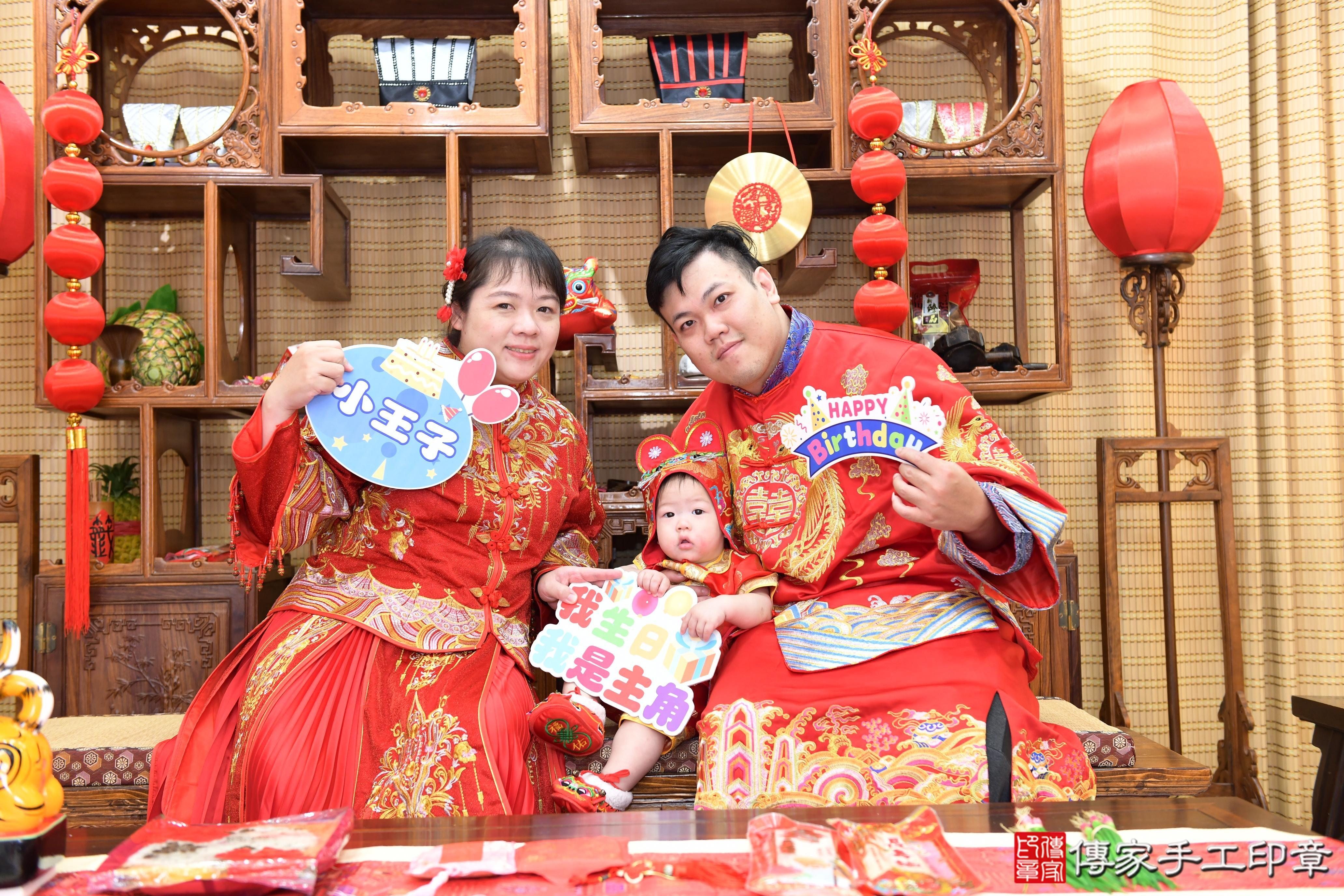 傳家手工印章台南店、抓周、度脺、美式風會場、傳家嬰兒古禮、吉祥話、抓周道具物品24種、拍照。抓周證書。寶寶抓周、滿周歲、生日快樂、祝福 傳家手工印章台南店、抓周、度脺、美式風會場、傳家嬰兒古禮、吉祥話、抓周道具物品24種、拍照。抓周證書。寶寶抓周、滿周歲、生日快樂、祝福
