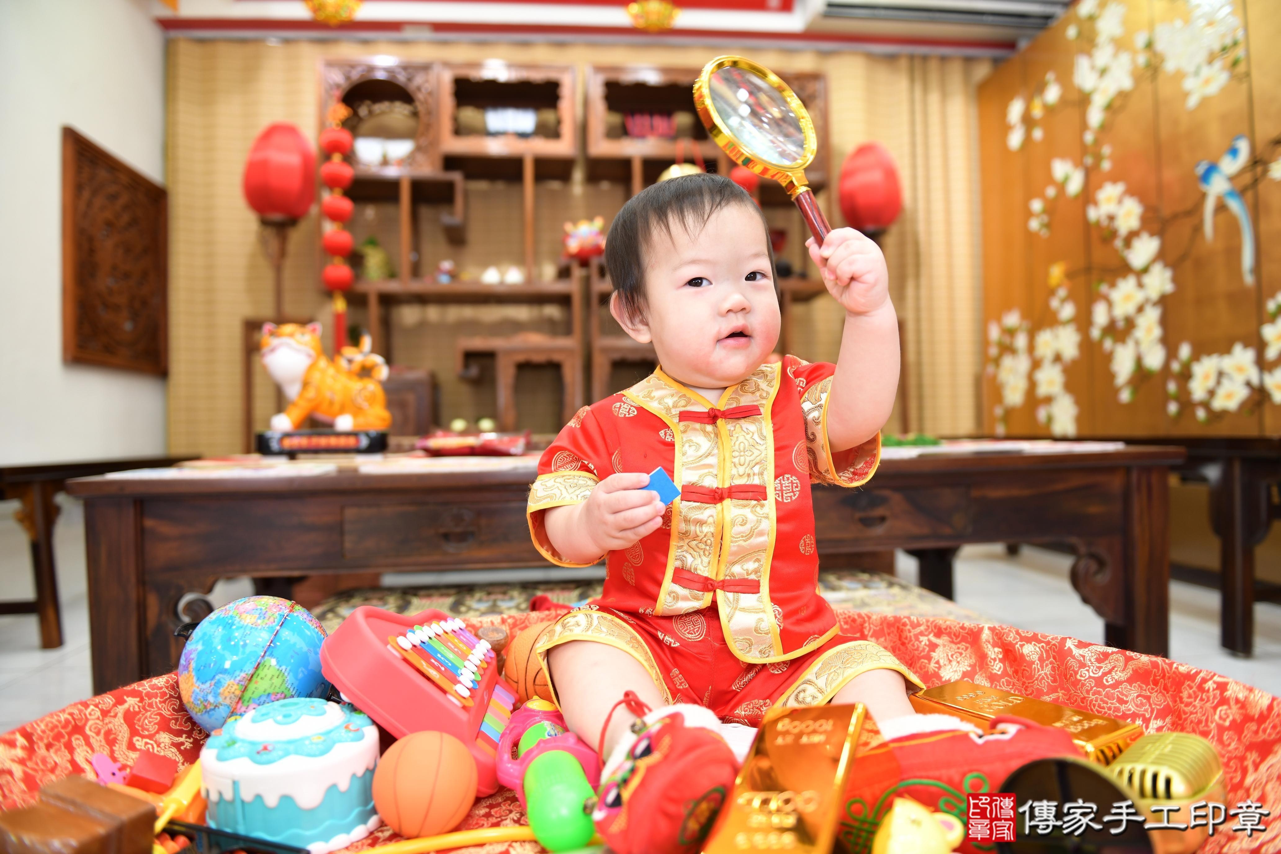 傳家手工印章台南店、抓周、度脺、美式風會場、傳家嬰兒古禮、吉祥話、抓周道具物品24種、拍照。抓周證書。寶寶抓周、滿周歲、生日快樂、祝福 傳家手工印章台南店、抓周、度脺、美式風會場、傳家嬰兒古禮、吉祥話、抓周道具物品24種、拍照。抓周證書。寶寶抓周、滿周歲、生日快樂、祝福