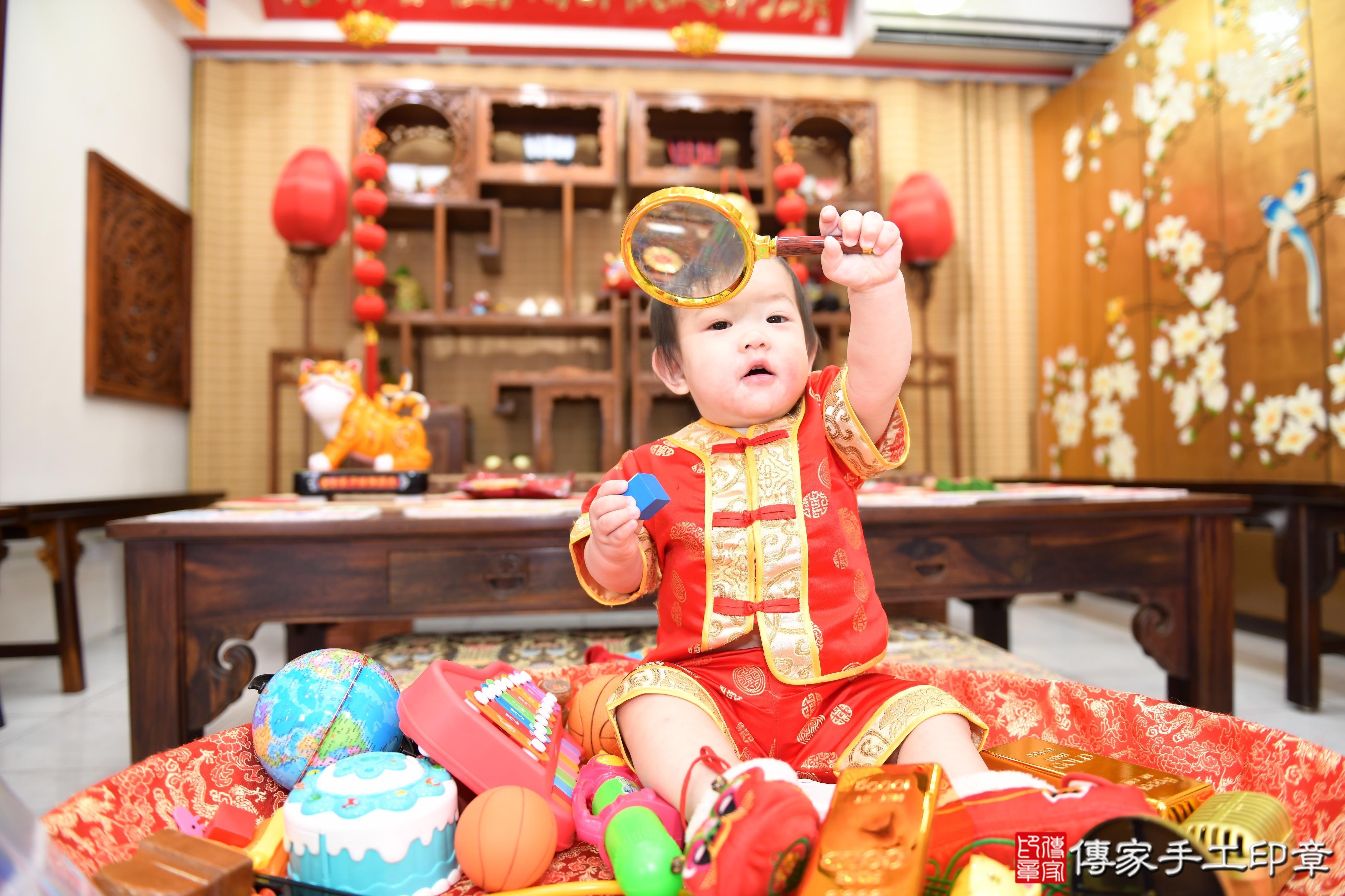 傳家手工印章台南店、抓周、度脺、美式風會場、傳家嬰兒古禮、吉祥話、抓周道具物品24種、拍照。抓周證書。寶寶抓周、滿周歲、生日快樂、祝福 傳家手工印章台南店、抓周、度脺、美式風會場、傳家嬰兒古禮、吉祥話、抓周道具物品24種、拍照。抓周證書。寶寶抓周、滿周歲、生日快樂、祝福