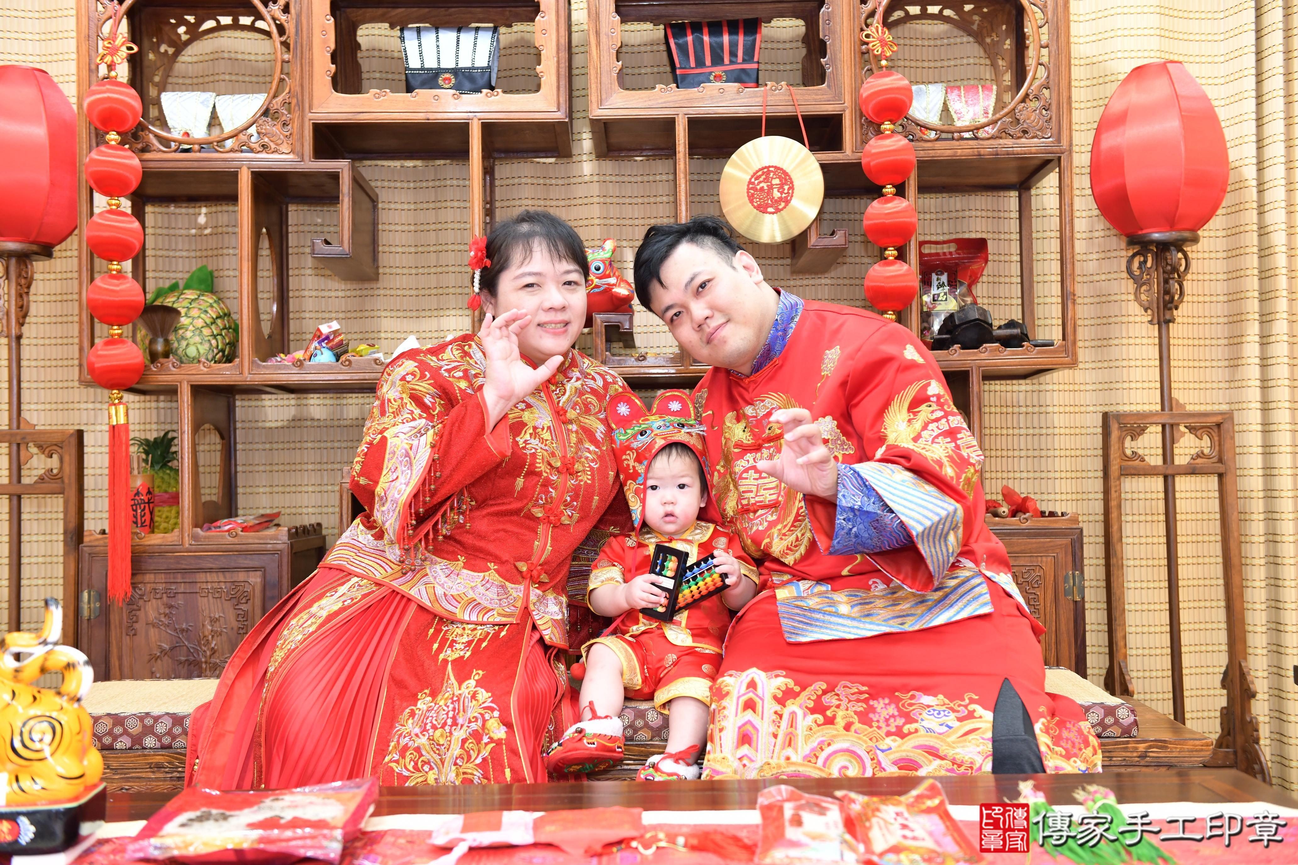 傳家手工印章台南店、抓周、度脺、美式風會場、傳家嬰兒古禮、吉祥話、抓周道具物品24種、拍照。抓周證書。寶寶抓周、滿周歲、生日快樂、祝福 傳家手工印章台南店、抓周、度脺、美式風會場、傳家嬰兒古禮、吉祥話、抓周道具物品24種、拍照。抓周證書。寶寶抓周、滿周歲、生日快樂、祝福