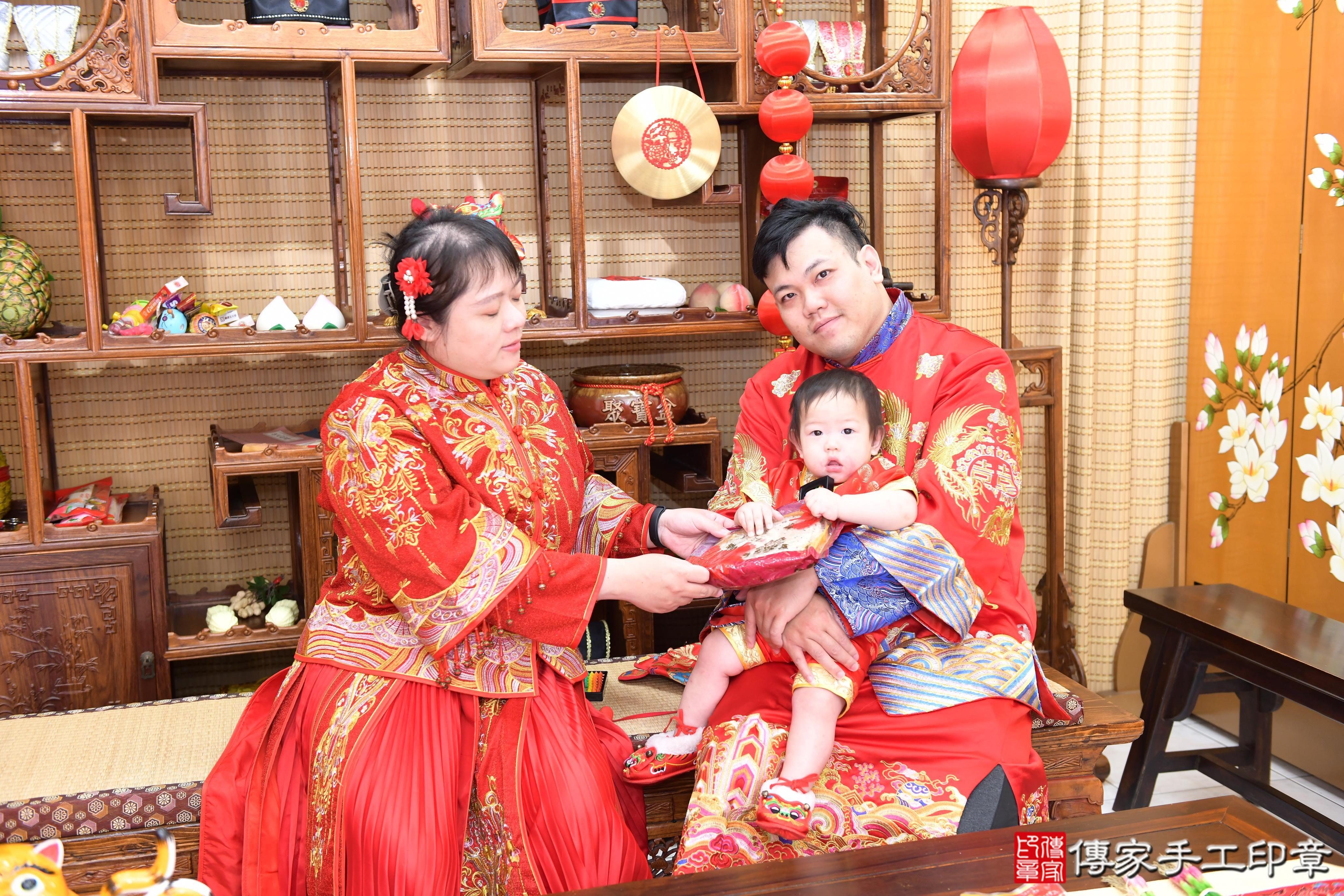 傳家手工印章台南店、抓周、度脺、美式風會場、傳家嬰兒古禮、吉祥話、抓周道具物品24種、拍照。抓周證書。寶寶抓周、滿周歲、生日快樂、祝福 傳家手工印章台南店、抓周、度脺、美式風會場、傳家嬰兒古禮、吉祥話、抓周道具物品24種、拍照。抓周證書。寶寶抓周、滿周歲、生日快樂、祝福