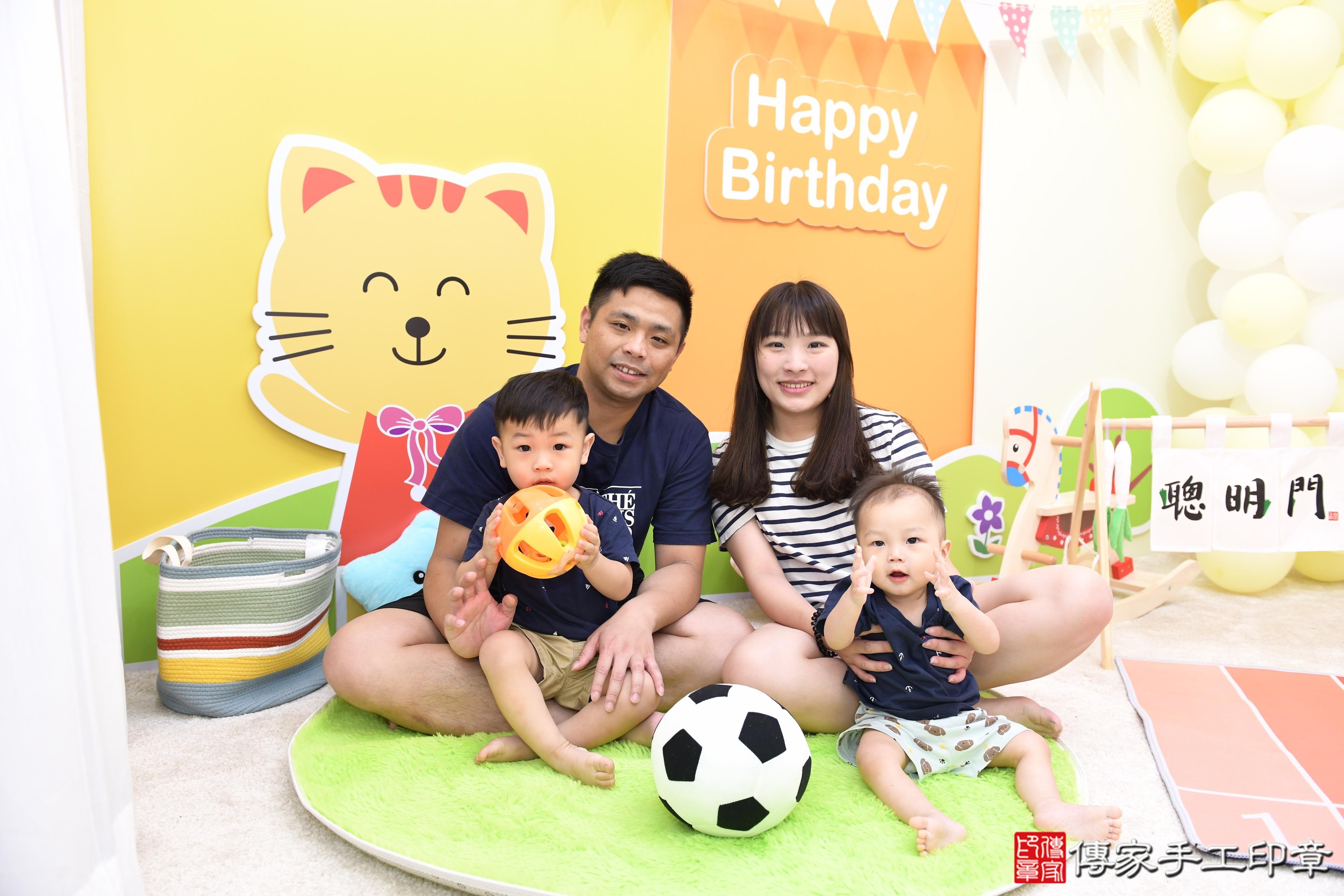 傳家手工印章台南店、抓周、度脺、美式風會場、傳家嬰兒古禮、吉祥話、抓周道具物品24種、拍照。抓周證書。寶寶抓周、滿周歲、生日快樂、祝福