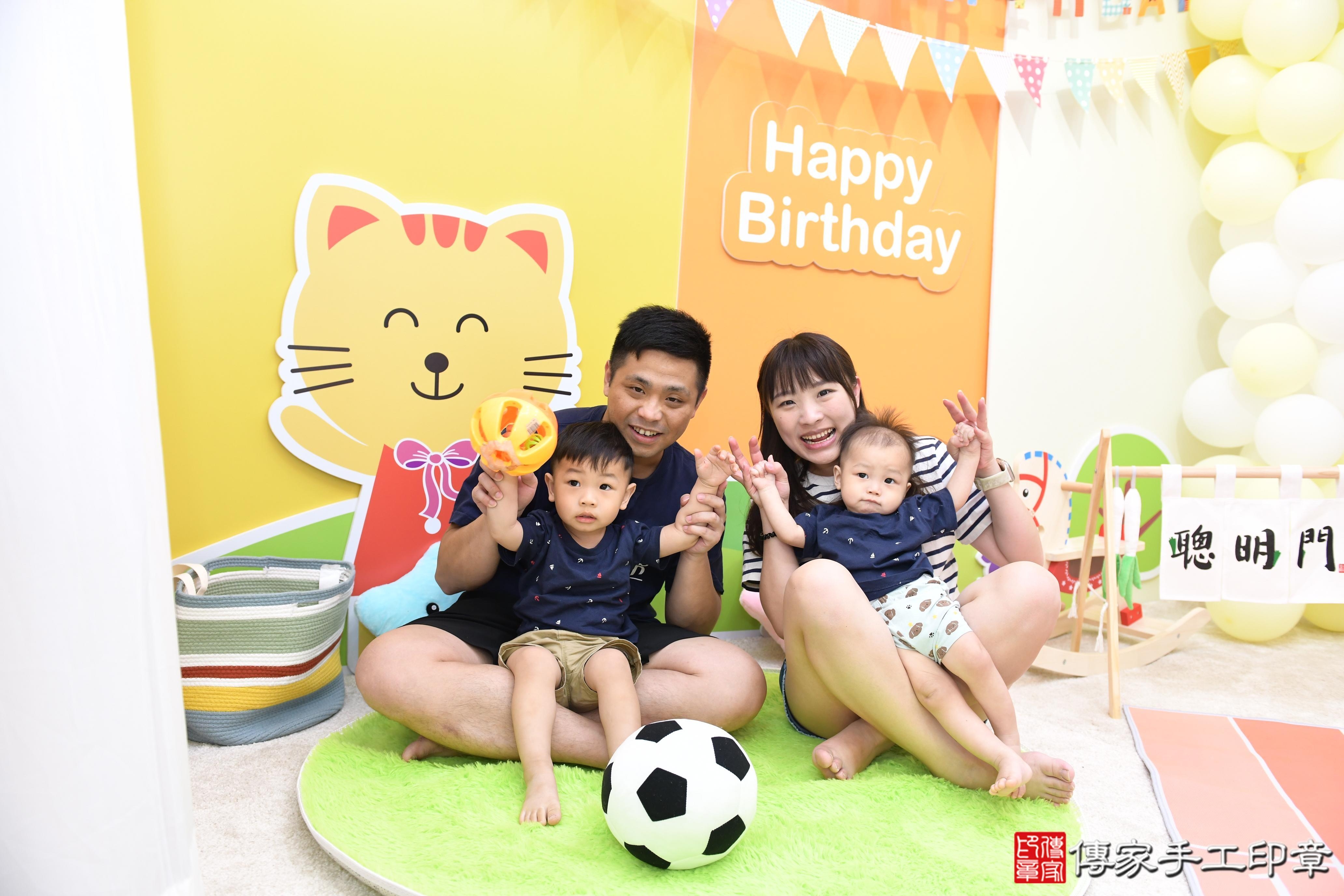 傳家手工印章台南店、抓周、度脺、美式風會場、傳家嬰兒古禮、吉祥話、抓周道具物品24種、拍照。抓周證書。寶寶抓周、滿周歲、生日快樂、祝福