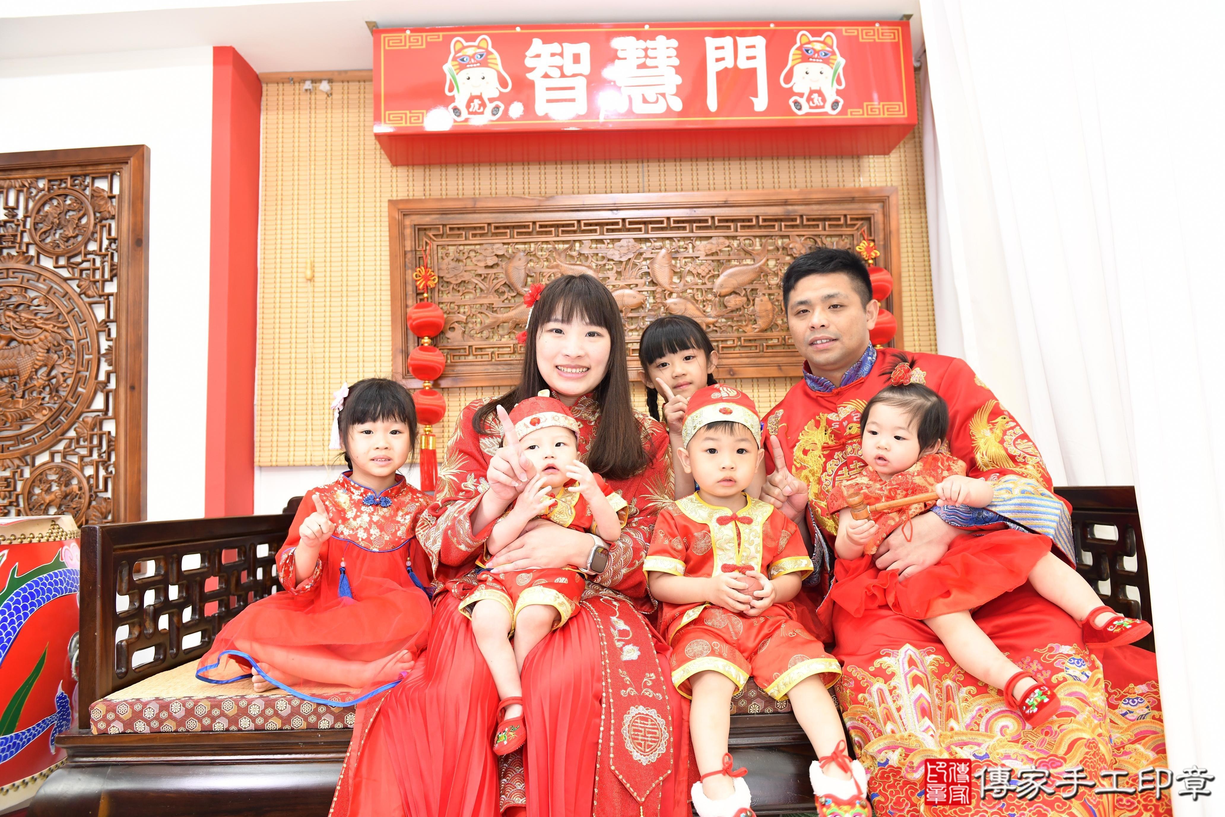 傳家手工印章台南店、抓周、度脺、美式風會場、傳家嬰兒古禮、吉祥話、抓周道具物品24種、拍照。抓周證書。寶寶抓周、滿周歲、生日快樂、祝福
