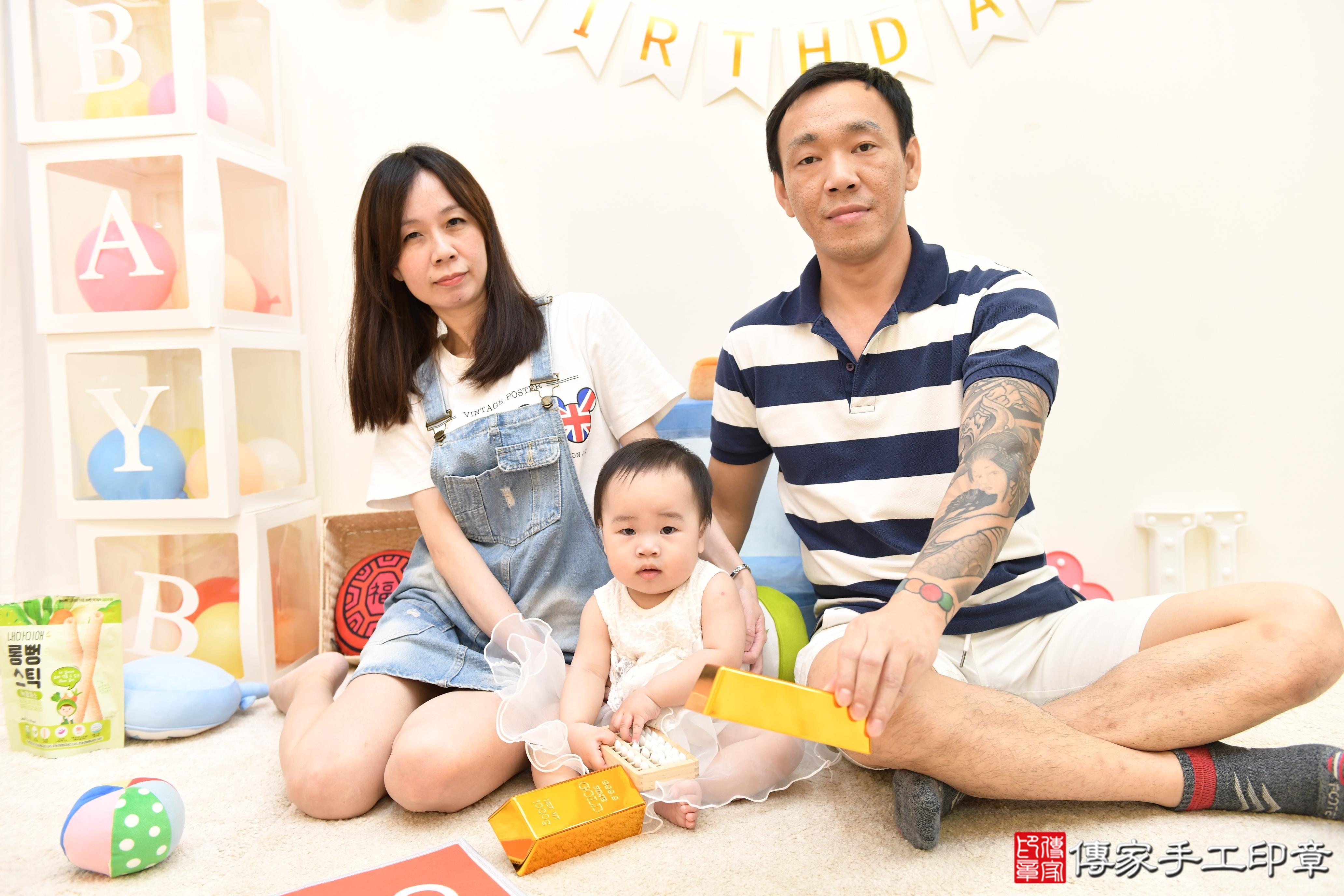 傳家手工印章台南店、抓周、度脺、美式風會場、傳家嬰兒古禮、吉祥話、抓周道具物品24種、拍照。抓周證書。寶寶抓周、滿周歲、生日快樂、祝福 傳家手工印章台南店、抓周、度脺、美式風會場、傳家嬰兒古禮、吉祥話、抓周道具物品24種、拍照。抓周證書。寶寶抓周、滿周歲、生日快樂、祝福