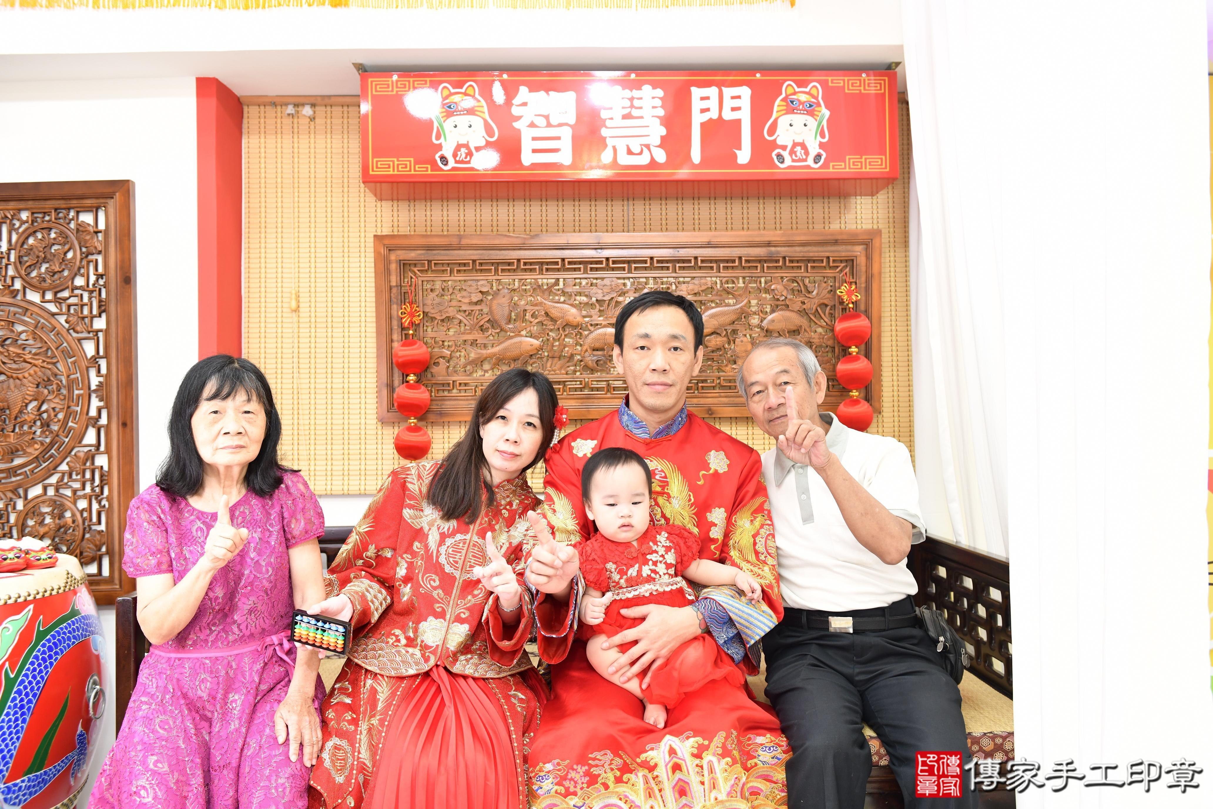 傳家手工印章台南店、抓周、度脺、美式風會場、傳家嬰兒古禮、吉祥話、抓周道具物品24種、拍照。抓周證書。寶寶抓周、滿周歲、生日快樂、祝福 傳家手工印章台南店、抓周、度脺、美式風會場、傳家嬰兒古禮、吉祥話、抓周道具物品24種、拍照。抓周證書。寶寶抓周、滿周歲、生日快樂、祝福