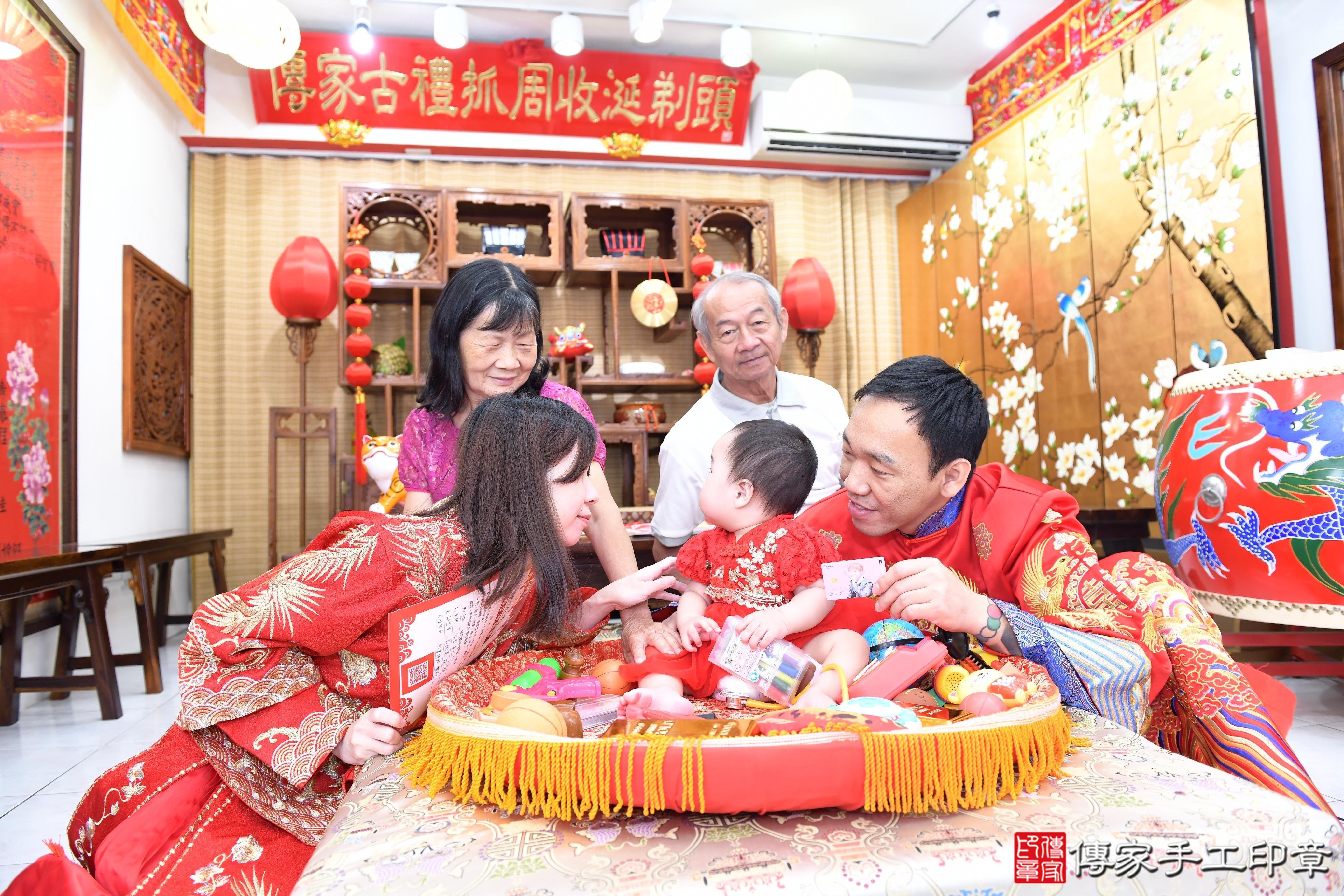 傳家手工印章台南店、抓周、度脺、美式風會場、傳家嬰兒古禮、吉祥話、抓周道具物品24種、拍照。抓周證書。寶寶抓周、滿周歲、生日快樂、祝福 傳家手工印章台南店、抓周、度脺、美式風會場、傳家嬰兒古禮、吉祥話、抓周道具物品24種、拍照。抓周證書。寶寶抓周、滿周歲、生日快樂、祝福