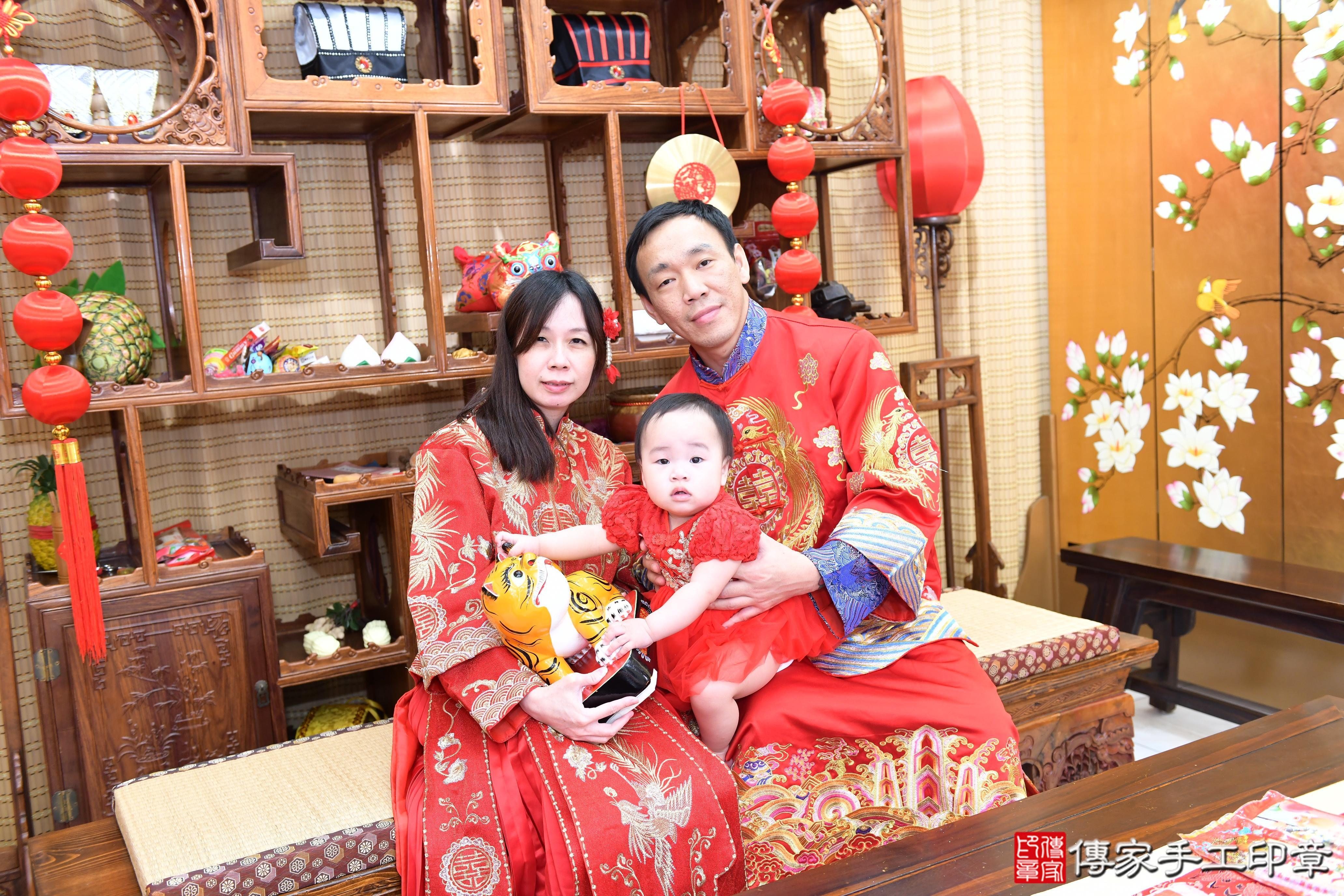 傳家手工印章台南店、抓周、度脺、美式風會場、傳家嬰兒古禮、吉祥話、抓周道具物品24種、拍照。抓周證書。寶寶抓周、滿周歲、生日快樂、祝福 傳家手工印章台南店、抓周、度脺、美式風會場、傳家嬰兒古禮、吉祥話、抓周道具物品24種、拍照。抓周證書。寶寶抓周、滿周歲、生日快樂、祝福