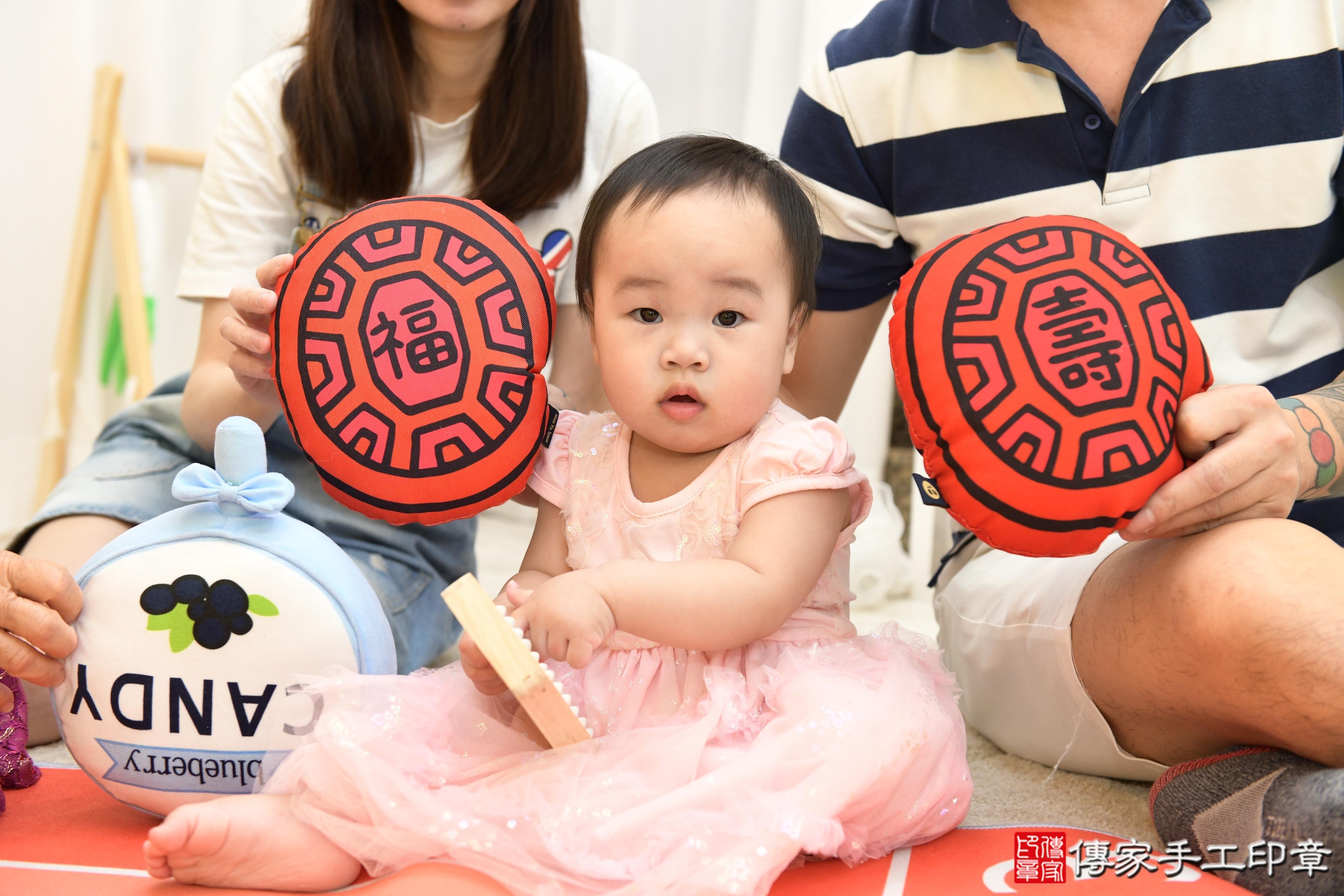 傳家手工印章台南店、抓周、度脺、美式風會場、傳家嬰兒古禮、吉祥話、抓周道具物品24種、拍照。抓周證書。寶寶抓周、滿周歲、生日快樂、祝福 傳家手工印章台南店、抓周、度脺、美式風會場、傳家嬰兒古禮、吉祥話、抓周道具物品24種、拍照。抓周證書。寶寶抓周、滿周歲、生日快樂、祝福