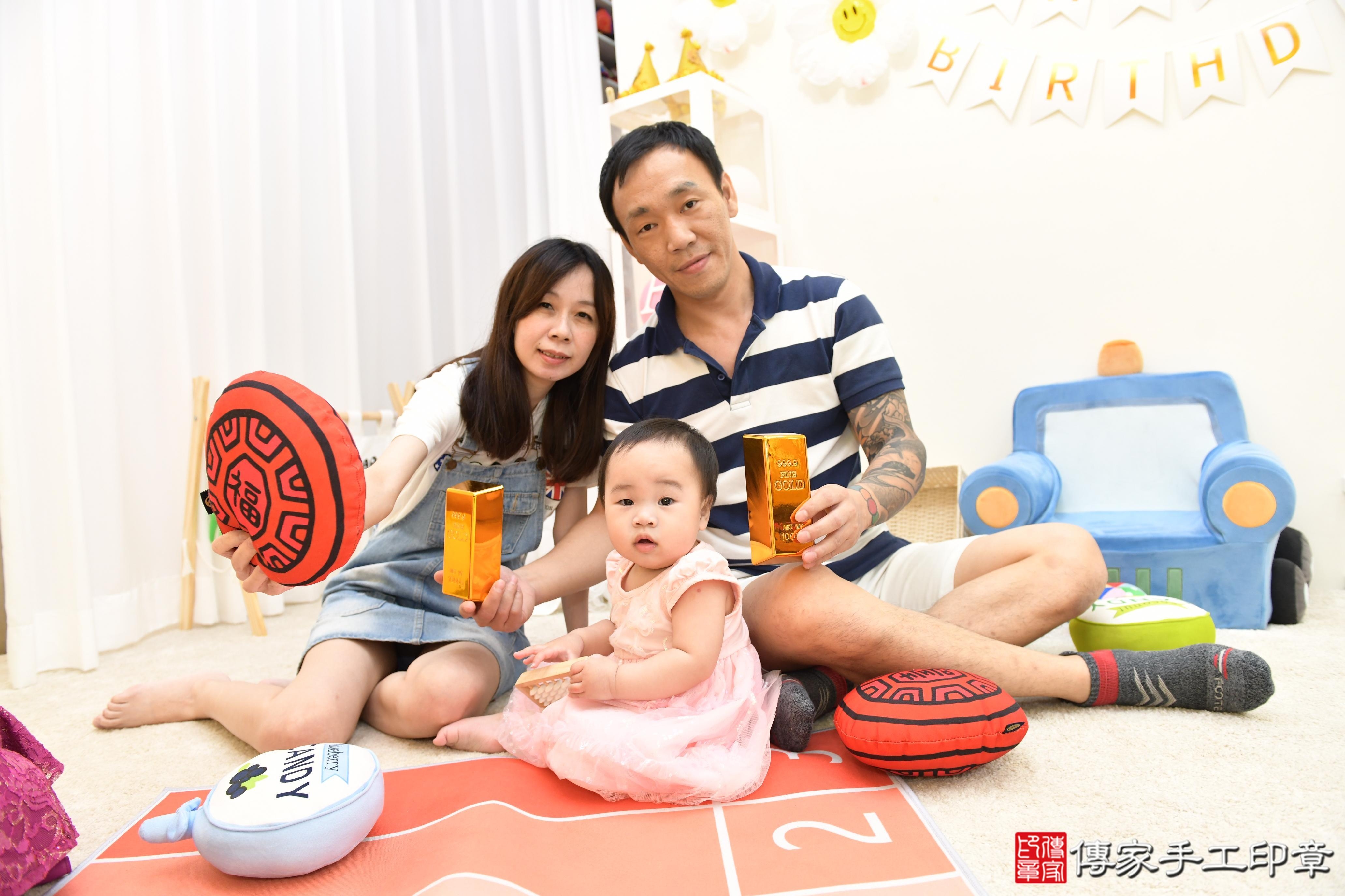 傳家手工印章台南店、抓周、度脺、美式風會場、傳家嬰兒古禮、吉祥話、抓周道具物品24種、拍照。抓周證書。寶寶抓周、滿周歲、生日快樂、祝福 傳家手工印章台南店、抓周、度脺、美式風會場、傳家嬰兒古禮、吉祥話、抓周道具物品24種、拍照。抓周證書。寶寶抓周、滿周歲、生日快樂、祝福