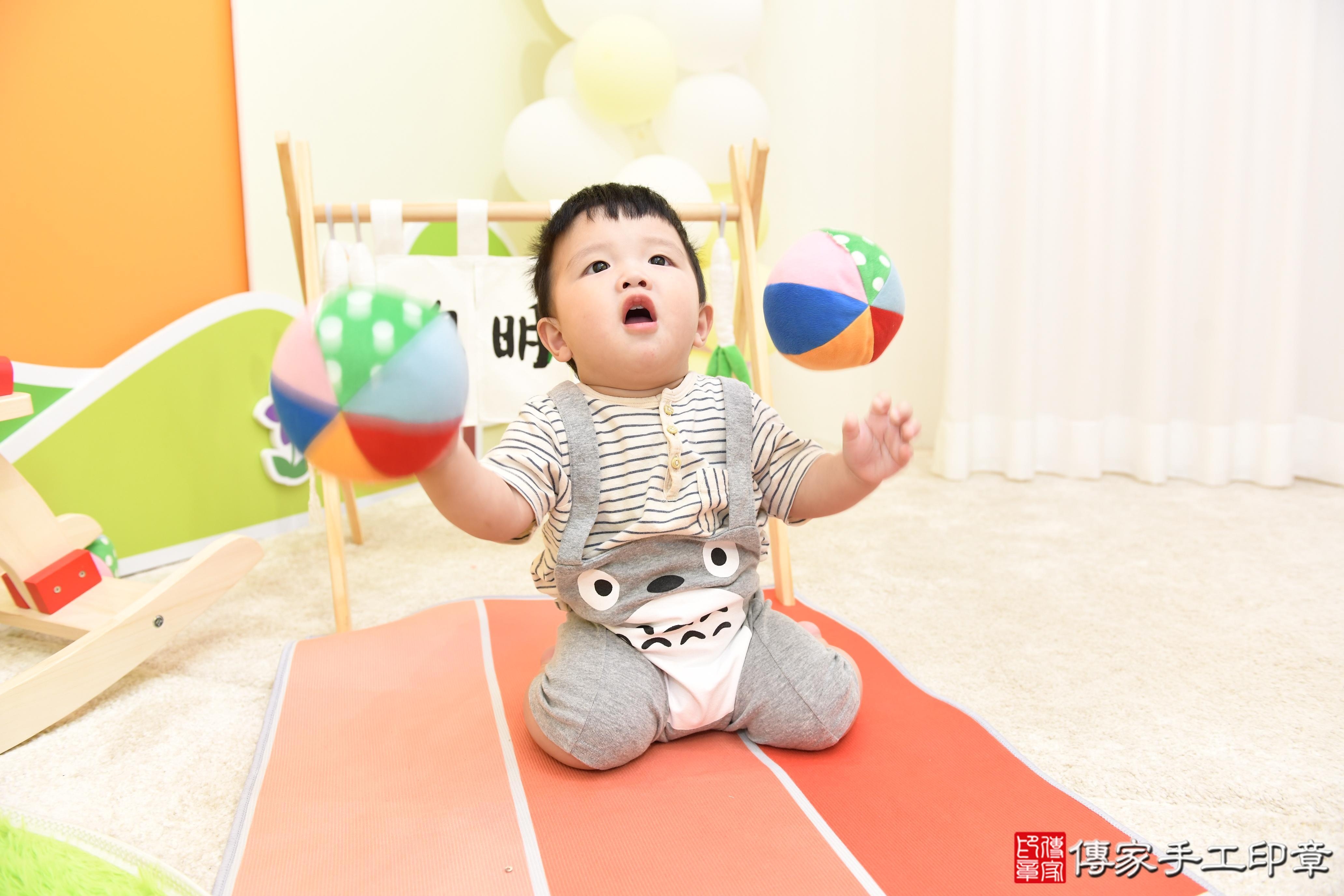 傳家手工印章台南店、抓周、度脺、美式風會場、傳家嬰兒古禮、吉祥話、抓周道具物品24種、拍照。抓周證書。寶寶抓周、滿周歲、生日快樂、祝福 傳家手工印章台南店、抓周、度脺、美式風會場、傳家嬰兒古禮、吉祥話、抓周道具物品24種、拍照。抓周證書。寶寶抓周、滿周歲、生日快樂、祝福