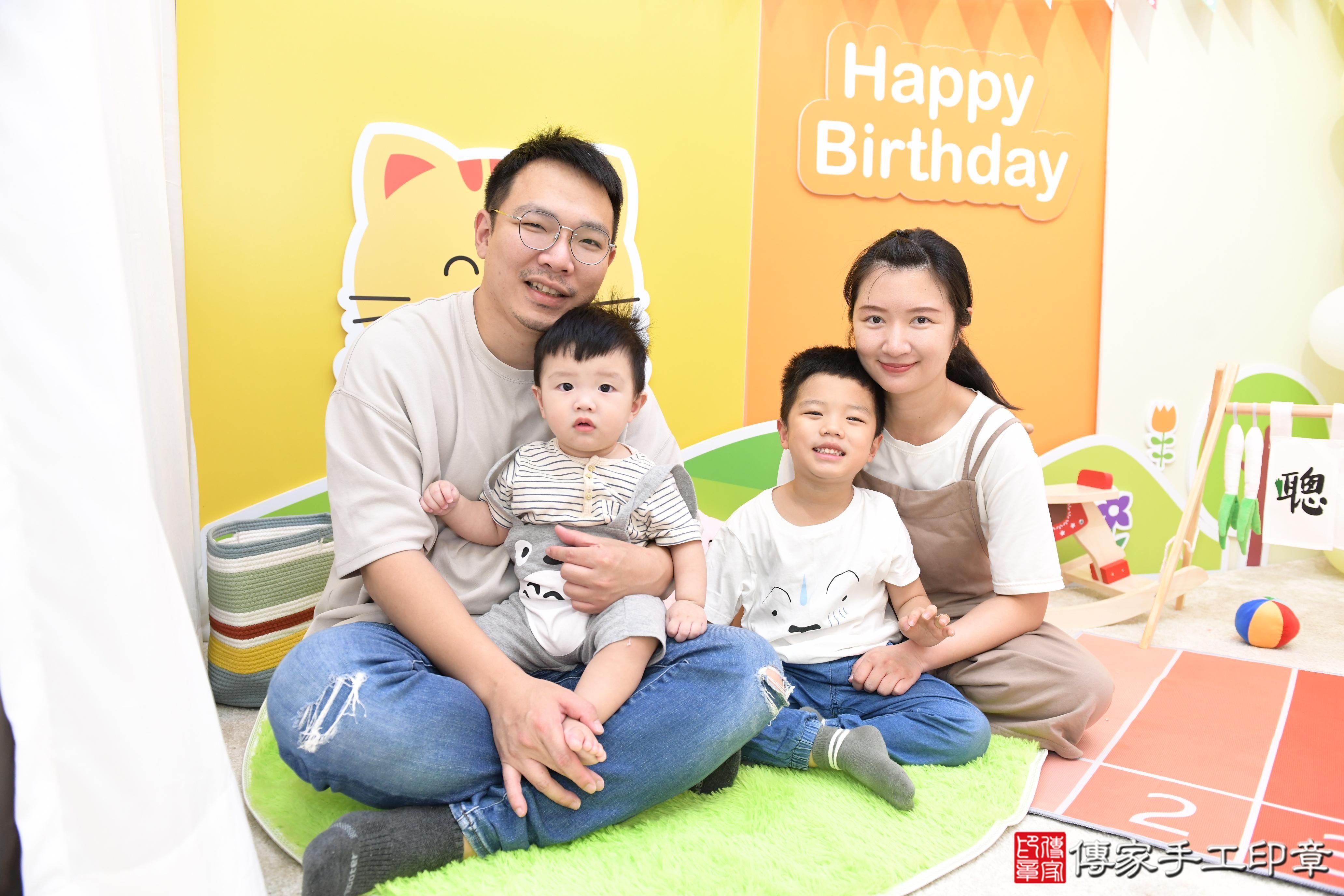 傳家手工印章台南店、抓周、度脺、美式風會場、傳家嬰兒古禮、吉祥話、抓周道具物品24種、拍照。抓周證書。寶寶抓周、滿周歲、生日快樂、祝福 傳家手工印章台南店、抓周、度脺、美式風會場、傳家嬰兒古禮、吉祥話、抓周道具物品24種、拍照。抓周證書。寶寶抓周、滿周歲、生日快樂、祝福