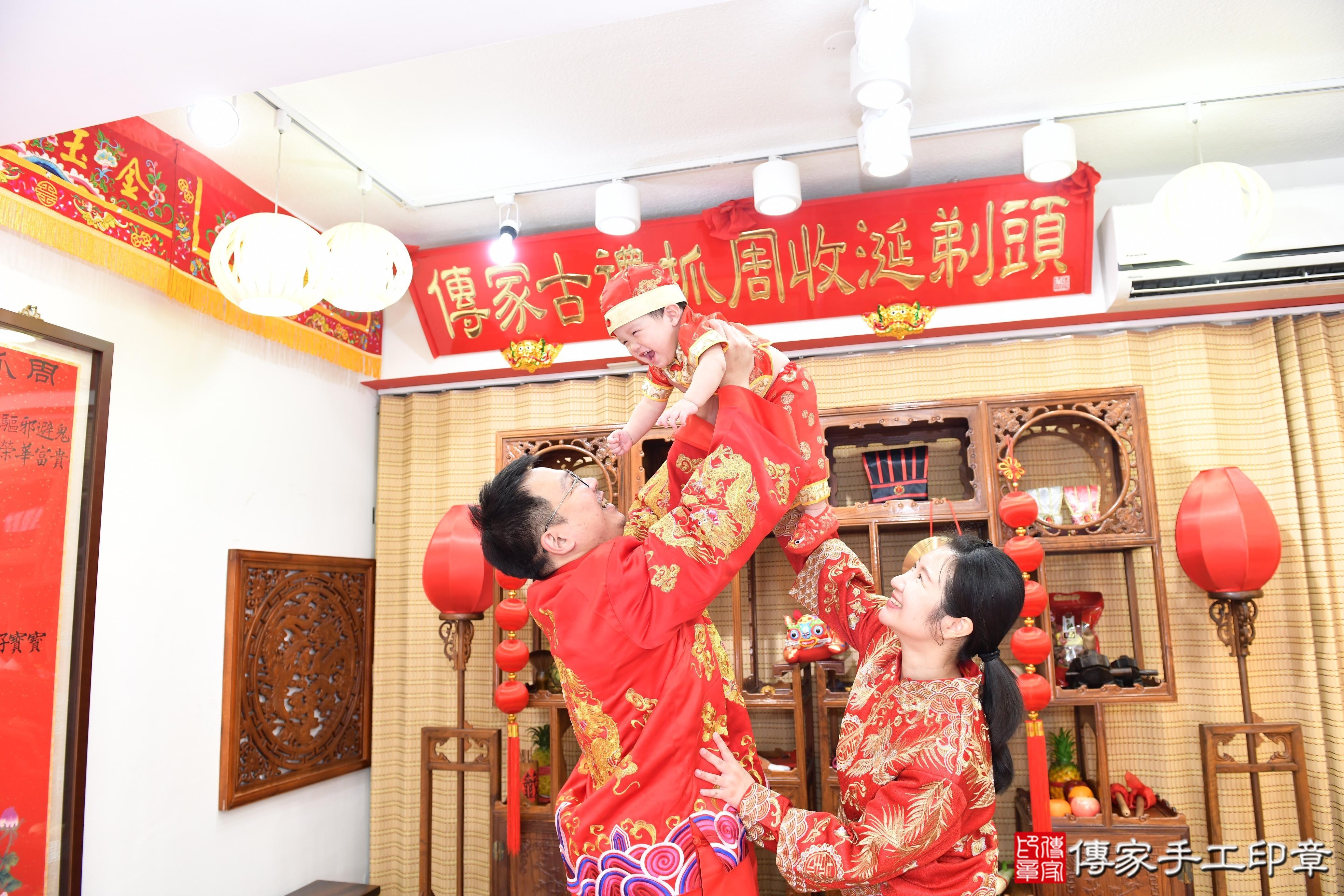 傳家手工印章台南店、抓周、度脺、美式風會場、傳家嬰兒古禮、吉祥話、抓周道具物品24種、拍照。抓周證書。寶寶抓周、滿周歲、生日快樂、祝福 傳家手工印章台南店、抓周、度脺、美式風會場、傳家嬰兒古禮、吉祥話、抓周道具物品24種、拍照。抓周證書。寶寶抓周、滿周歲、生日快樂、祝福