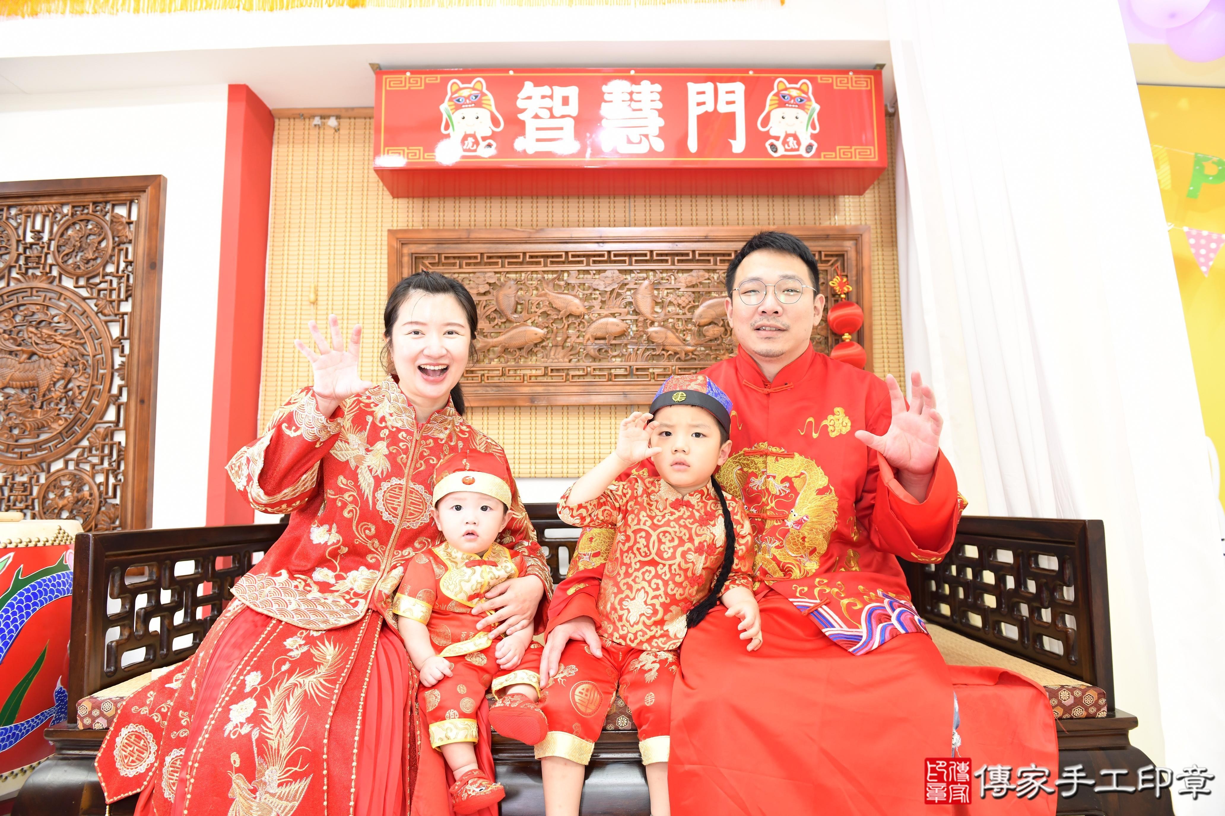 傳家手工印章台南店、抓周、度脺、美式風會場、傳家嬰兒古禮、吉祥話、抓周道具物品24種、拍照。抓周證書。寶寶抓周、滿周歲、生日快樂、祝福 傳家手工印章台南店、抓周、度脺、美式風會場、傳家嬰兒古禮、吉祥話、抓周道具物品24種、拍照。抓周證書。寶寶抓周、滿周歲、生日快樂、祝福
