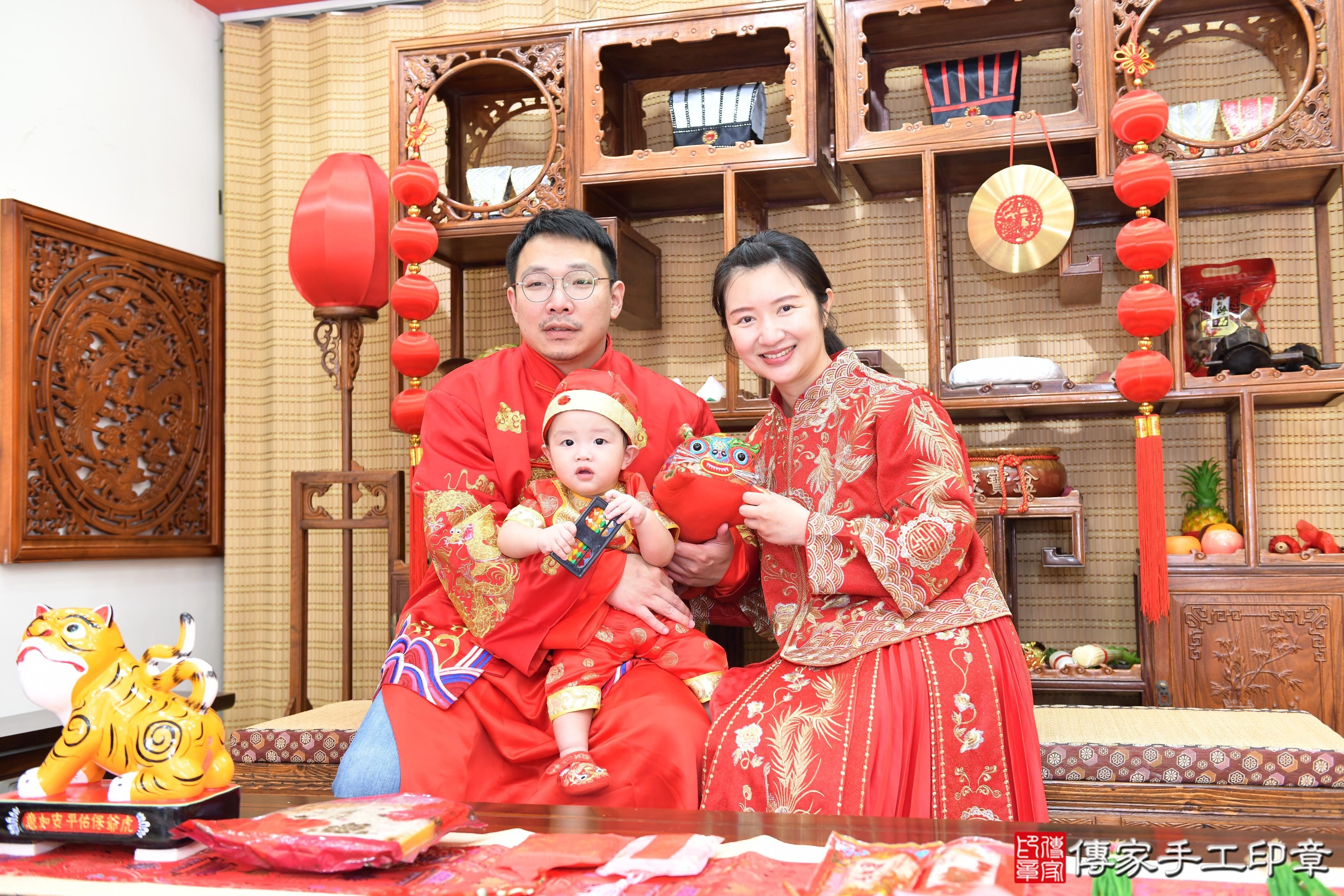 傳家手工印章台南店、抓周、度脺、美式風會場、傳家嬰兒古禮、吉祥話、抓周道具物品24種、拍照。抓周證書。寶寶抓周、滿周歲、生日快樂、祝福 傳家手工印章台南店、抓周、度脺、美式風會場、傳家嬰兒古禮、吉祥話、抓周道具物品24種、拍照。抓周證書。寶寶抓周、滿周歲、生日快樂、祝福