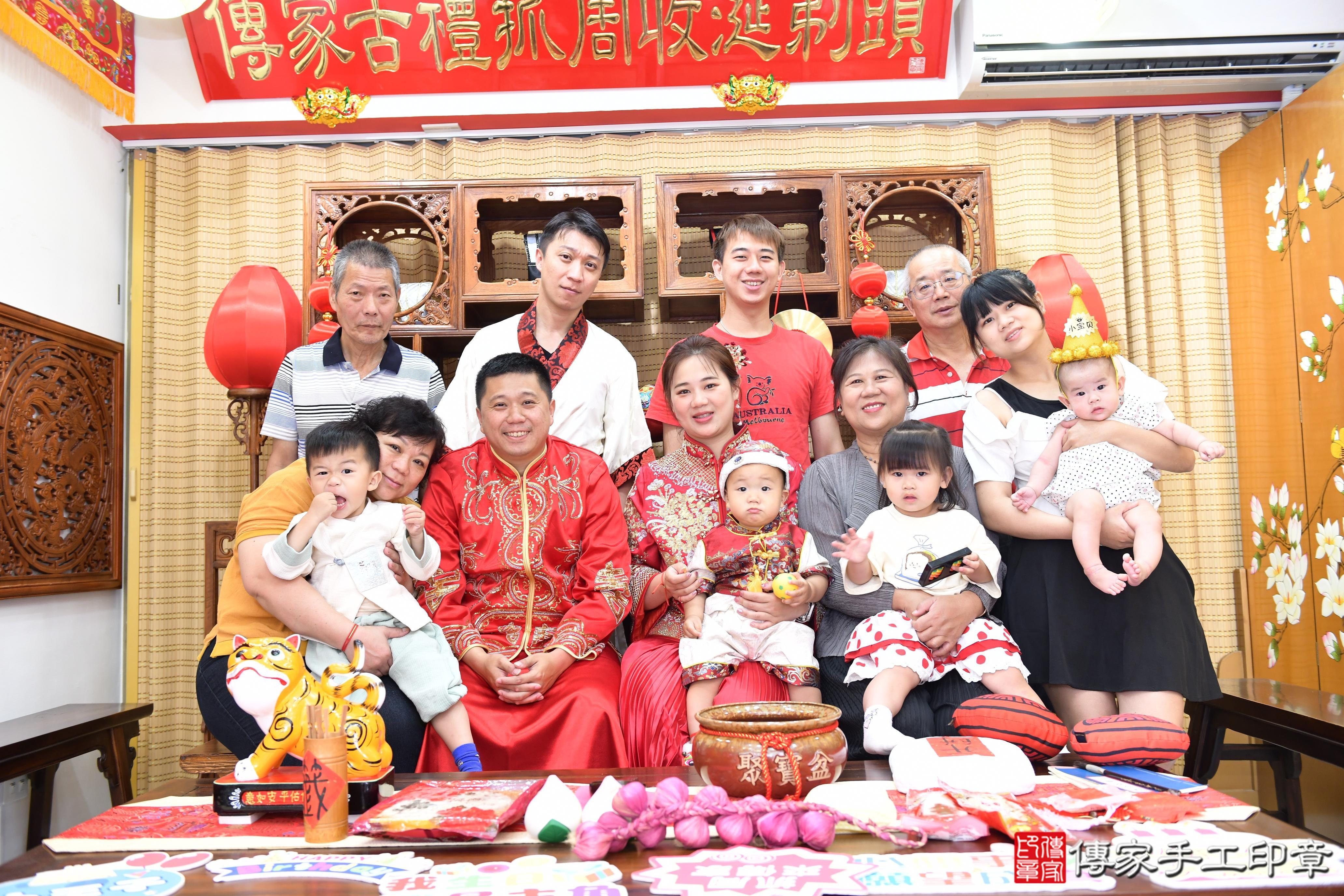 傳家手工印章台南店、抓周、度脺、美式風會場、傳家嬰兒古禮、吉祥話、抓周道具物品24種、拍照。抓周證書。寶寶抓周、滿周歲、生日快樂、祝福
