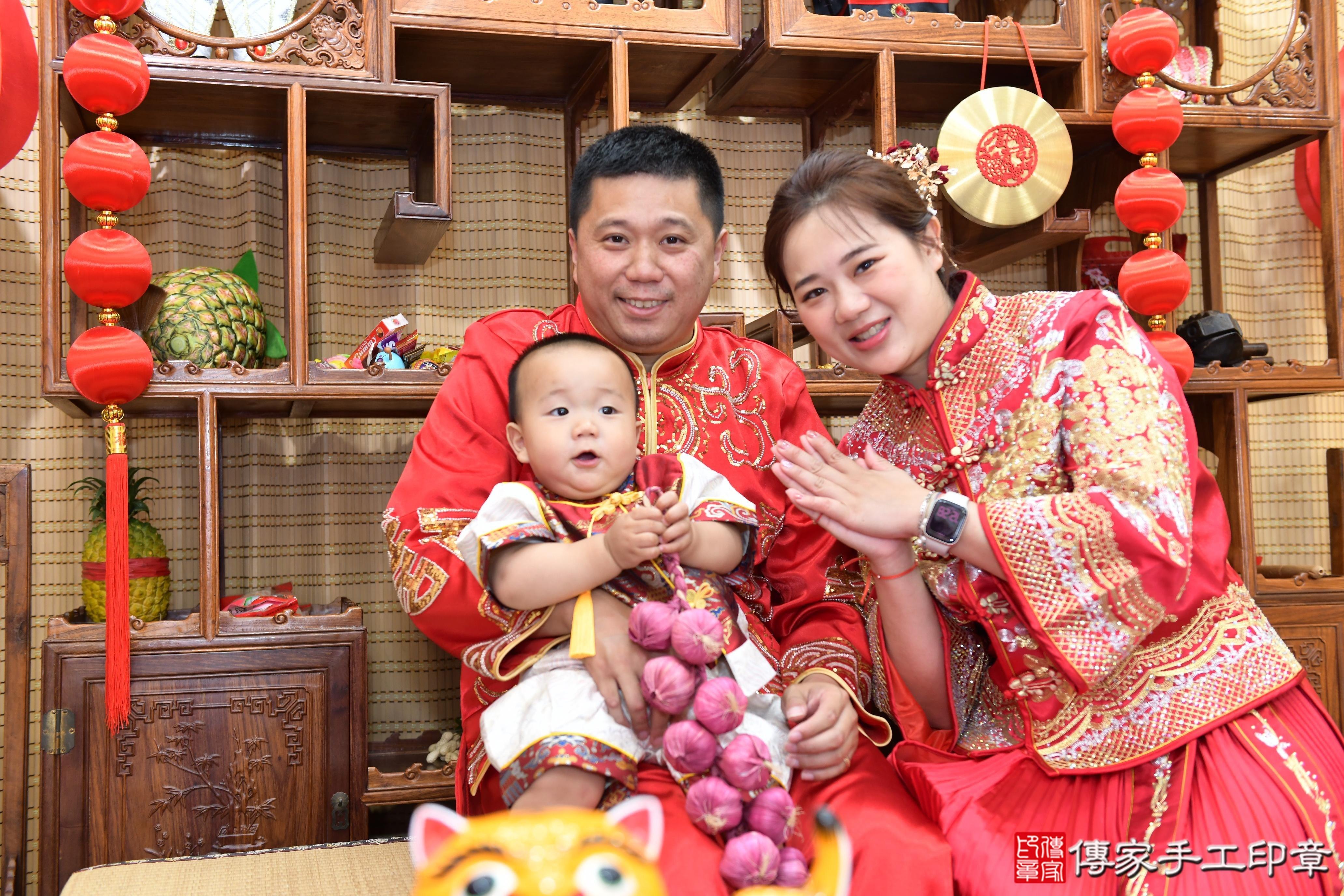 傳家手工印章台南店、抓周、度脺、美式風會場、傳家嬰兒古禮、吉祥話、抓周道具物品24種、拍照。抓周證書。寶寶抓周、滿周歲、生日快樂、祝福