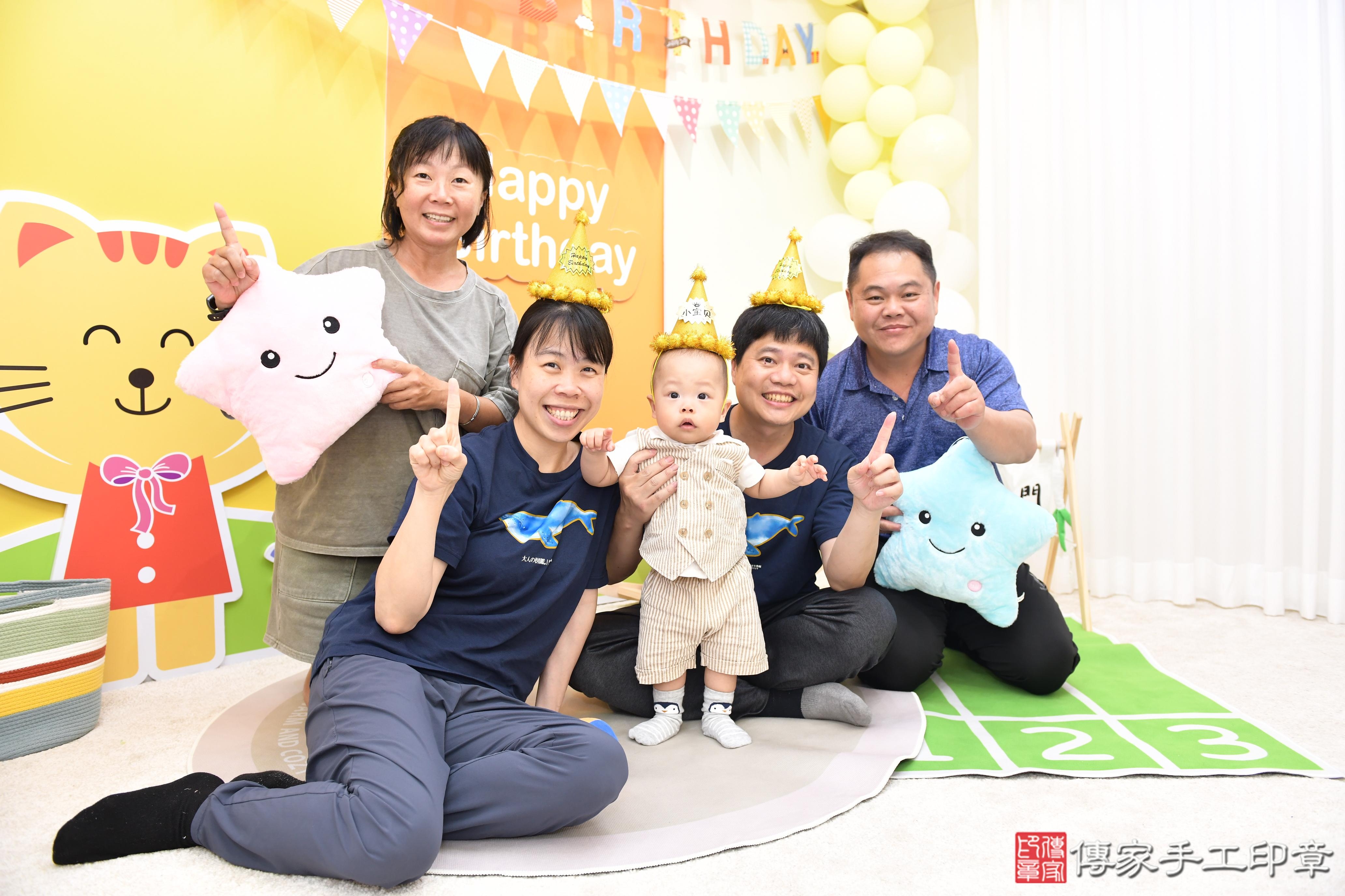 傳家手工印章台南店、抓周、度脺、美式風會場、傳家嬰兒古禮、吉祥話、抓周道具物品24種、拍照。抓周證書。寶寶抓周、滿周歲、生日快樂、祝福 傳家手工印章台南店、抓周、度脺、美式風會場、傳家嬰兒古禮、吉祥話、抓周道具物品24種、拍照。抓周證書。寶寶抓周、滿周歲、生日快樂、祝福
