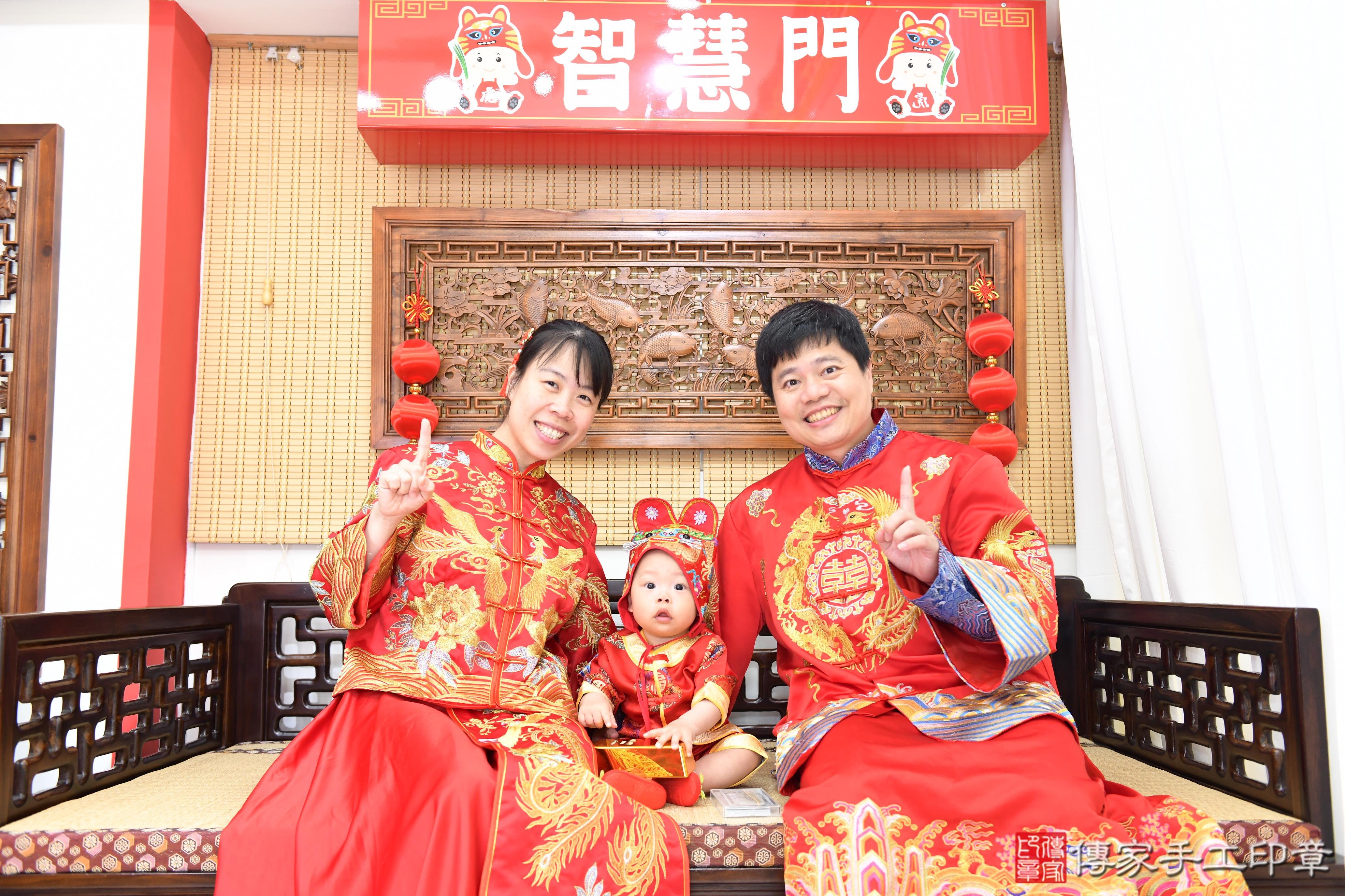 傳家手工印章台南店、抓周、度脺、美式風會場、傳家嬰兒古禮、吉祥話、抓周道具物品24種、拍照。抓周證書。寶寶抓周、滿周歲、生日快樂、祝福 傳家手工印章台南店、抓周、度脺、美式風會場、傳家嬰兒古禮、吉祥話、抓周道具物品24種、拍照。抓周證書。寶寶抓周、滿周歲、生日快樂、祝福