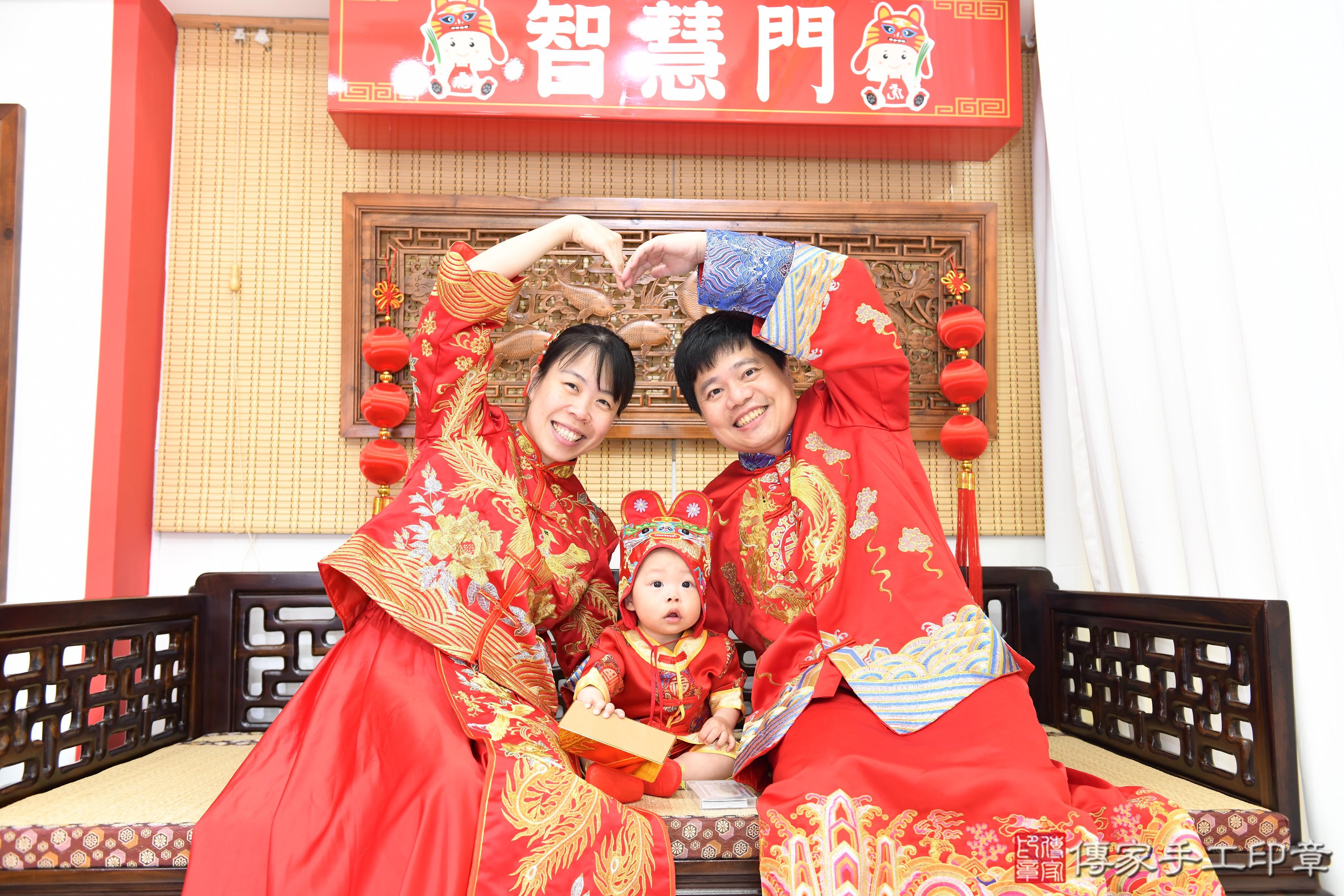 傳家手工印章台南店、抓周、度脺、美式風會場、傳家嬰兒古禮、吉祥話、抓周道具物品24種、拍照。抓周證書。寶寶抓周、滿周歲、生日快樂、祝福 傳家手工印章台南店、抓周、度脺、美式風會場、傳家嬰兒古禮、吉祥話、抓周道具物品24種、拍照。抓周證書。寶寶抓周、滿周歲、生日快樂、祝福