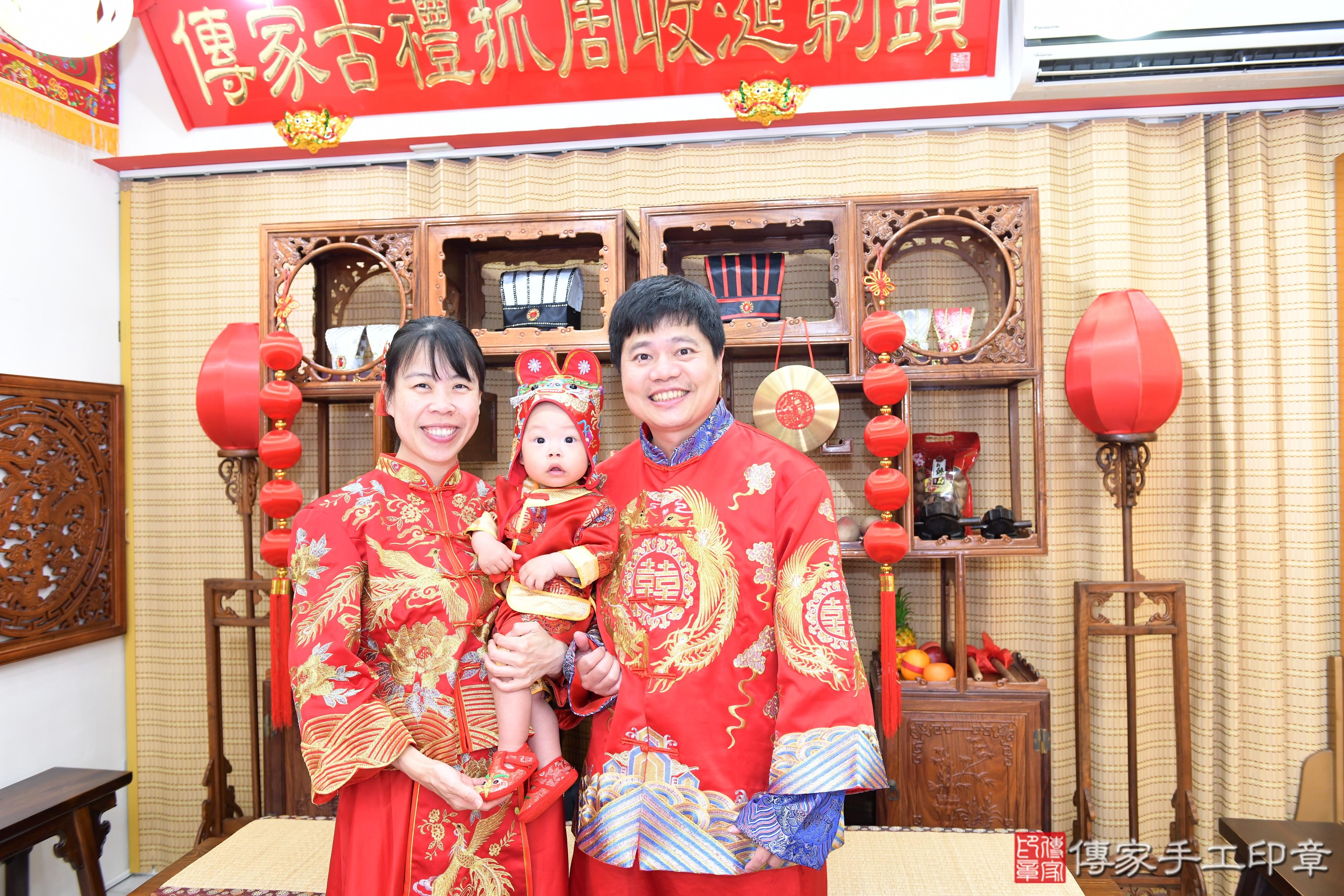 傳家手工印章台南店、抓周、度脺、美式風會場、傳家嬰兒古禮、吉祥話、抓周道具物品24種、拍照。抓周證書。寶寶抓周、滿周歲、生日快樂、祝福 傳家手工印章台南店、抓周、度脺、美式風會場、傳家嬰兒古禮、吉祥話、抓周道具物品24種、拍照。抓周證書。寶寶抓周、滿周歲、生日快樂、祝福