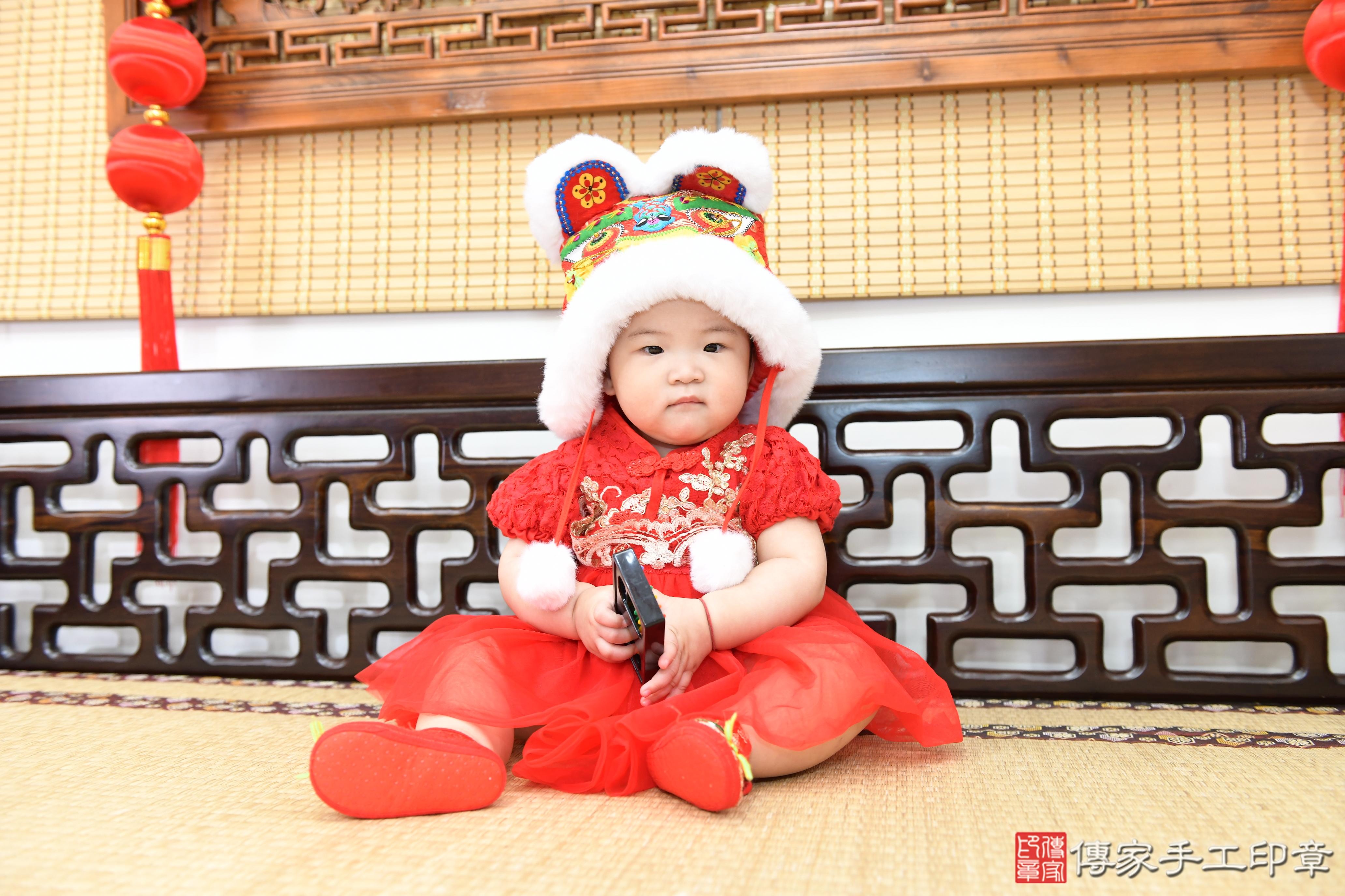 傳家手工印章台南店、抓周、度脺、美式風會場、傳家嬰兒古禮、吉祥話、抓周道具物品24種、拍照。抓周證書。寶寶抓周、滿周歲、生日快樂、祝福 傳家手工印章台南店、抓周、度脺、美式風會場、傳家嬰兒古禮、吉祥話、抓周道具物品24種、拍照。抓周證書。寶寶抓周、滿周歲、生日快樂、祝福