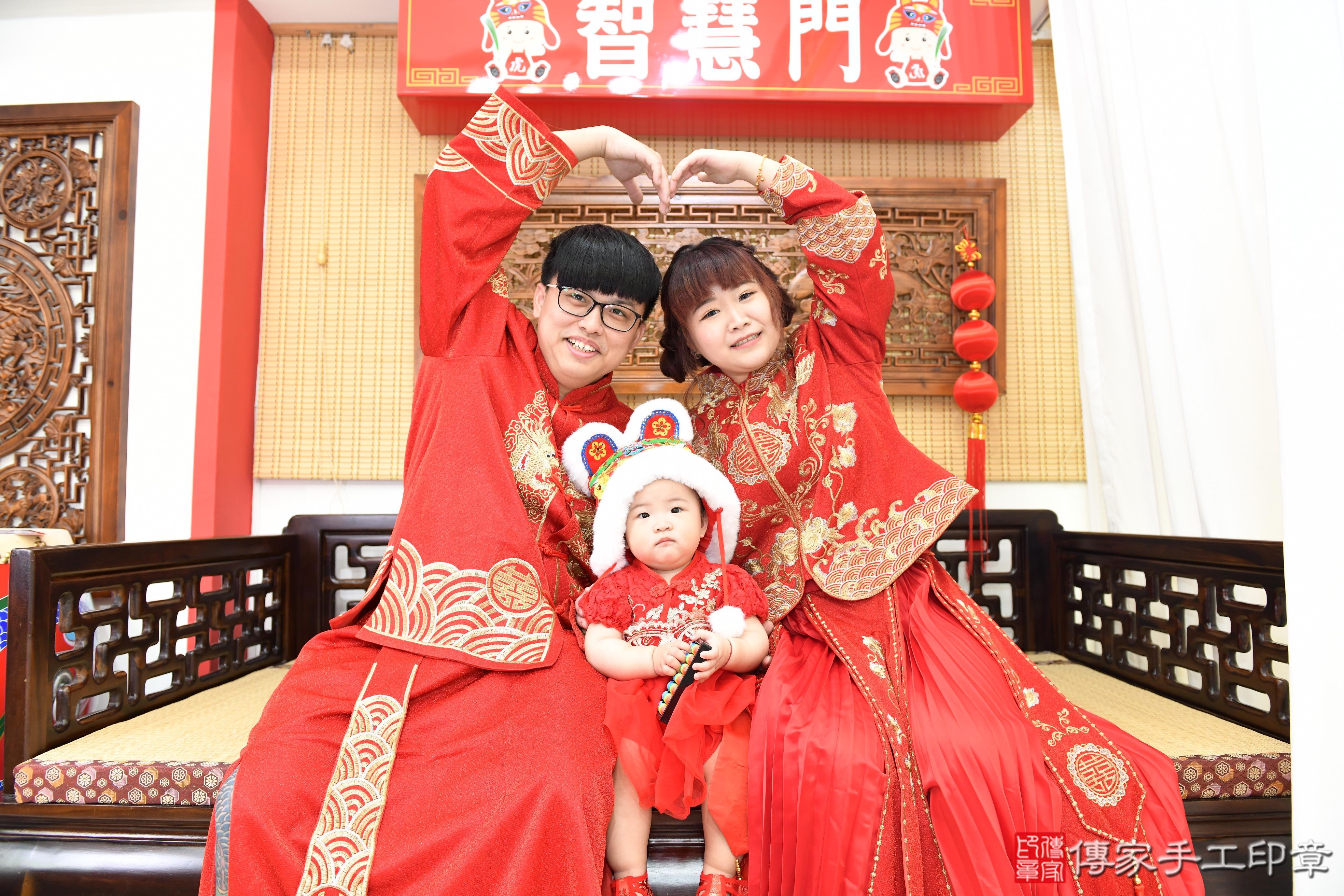 傳家手工印章台南店、抓周、度脺、美式風會場、傳家嬰兒古禮、吉祥話、抓周道具物品24種、拍照。抓周證書。寶寶抓周、滿周歲、生日快樂、祝福 傳家手工印章台南店、抓周、度脺、美式風會場、傳家嬰兒古禮、吉祥話、抓周道具物品24種、拍照。抓周證書。寶寶抓周、滿周歲、生日快樂、祝福