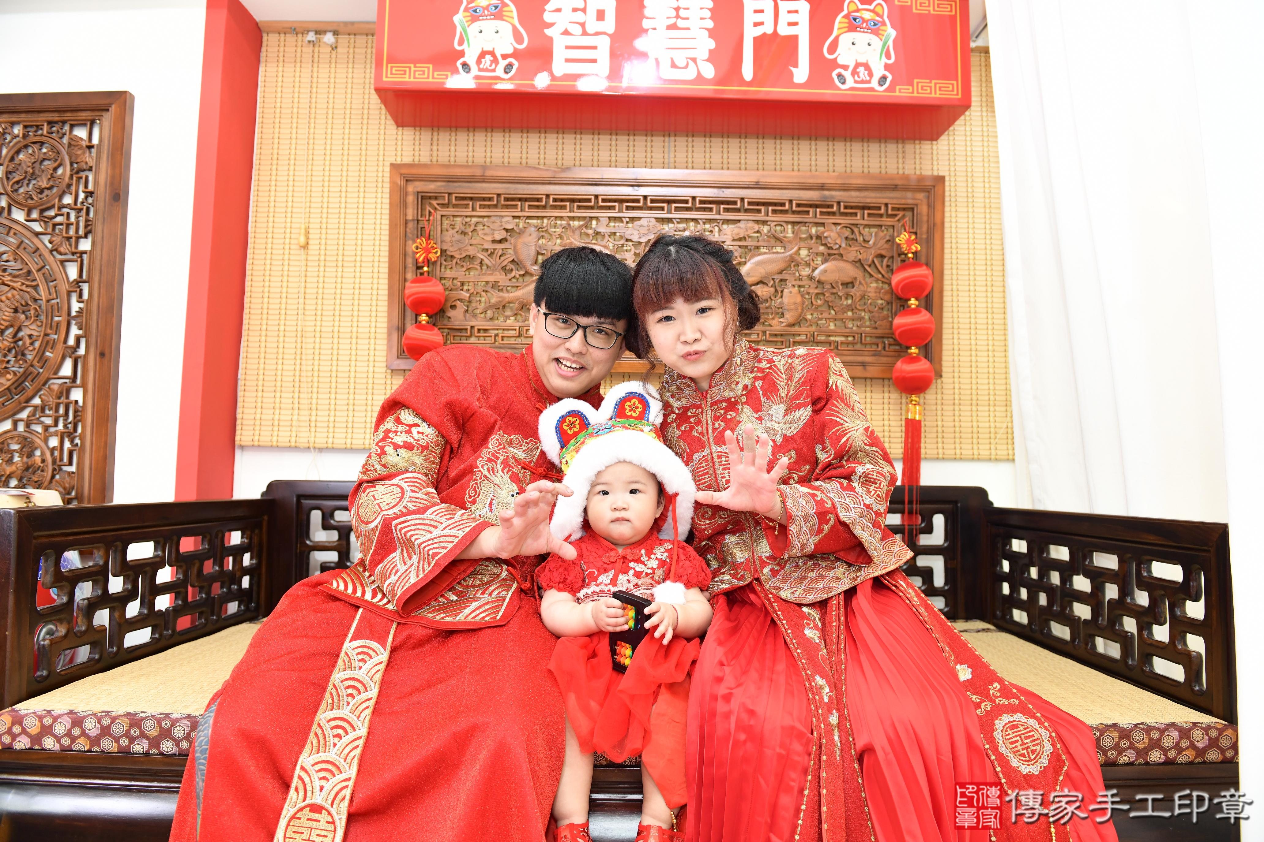 傳家手工印章台南店、抓周、度脺、美式風會場、傳家嬰兒古禮、吉祥話、抓周道具物品24種、拍照。抓周證書。寶寶抓周、滿周歲、生日快樂、祝福 傳家手工印章台南店、抓周、度脺、美式風會場、傳家嬰兒古禮、吉祥話、抓周道具物品24種、拍照。抓周證書。寶寶抓周、滿周歲、生日快樂、祝福