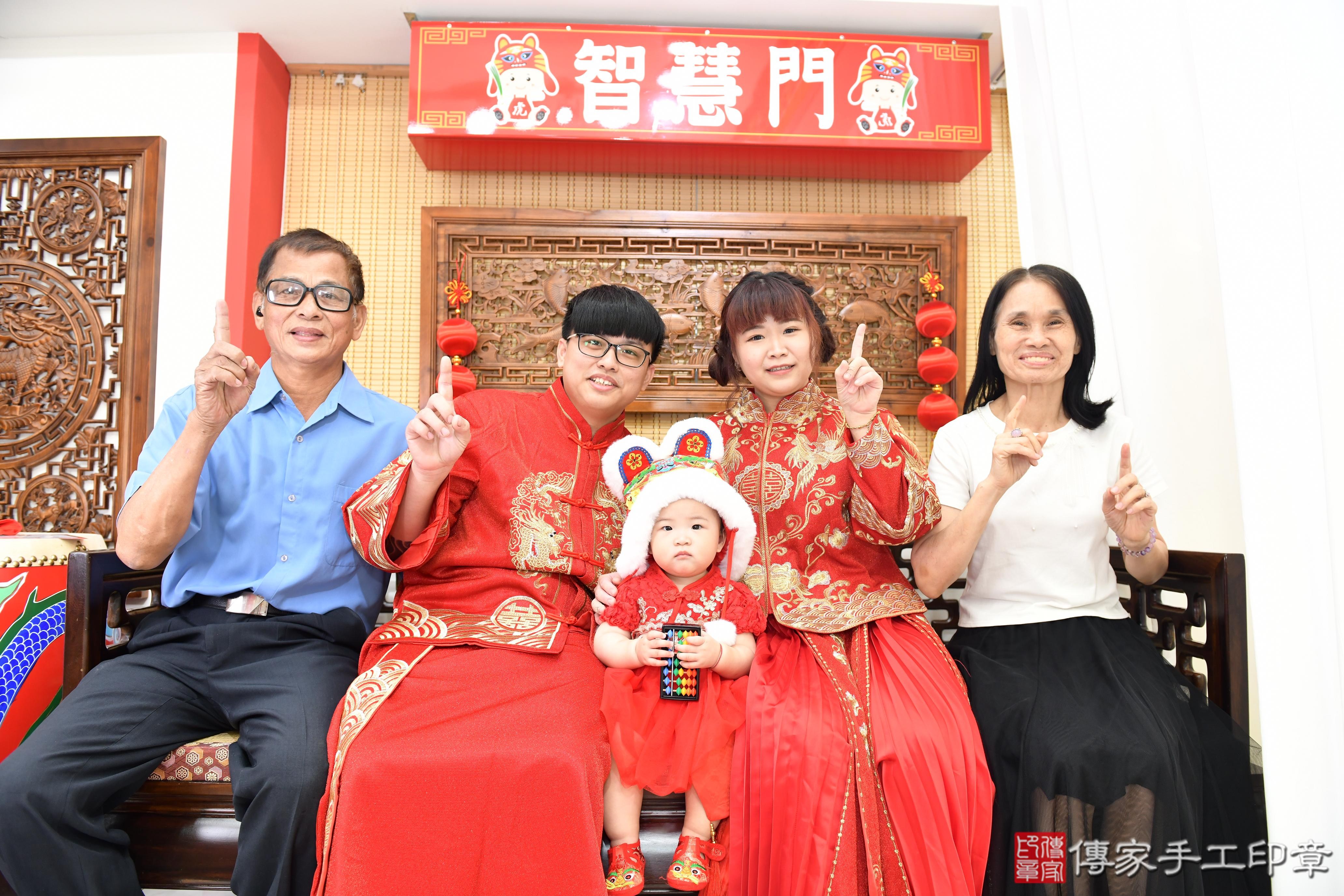 傳家手工印章台南店、抓周、度脺、美式風會場、傳家嬰兒古禮、吉祥話、抓周道具物品24種、拍照。抓周證書。寶寶抓周、滿周歲、生日快樂、祝福 傳家手工印章台南店、抓周、度脺、美式風會場、傳家嬰兒古禮、吉祥話、抓周道具物品24種、拍照。抓周證書。寶寶抓周、滿周歲、生日快樂、祝福