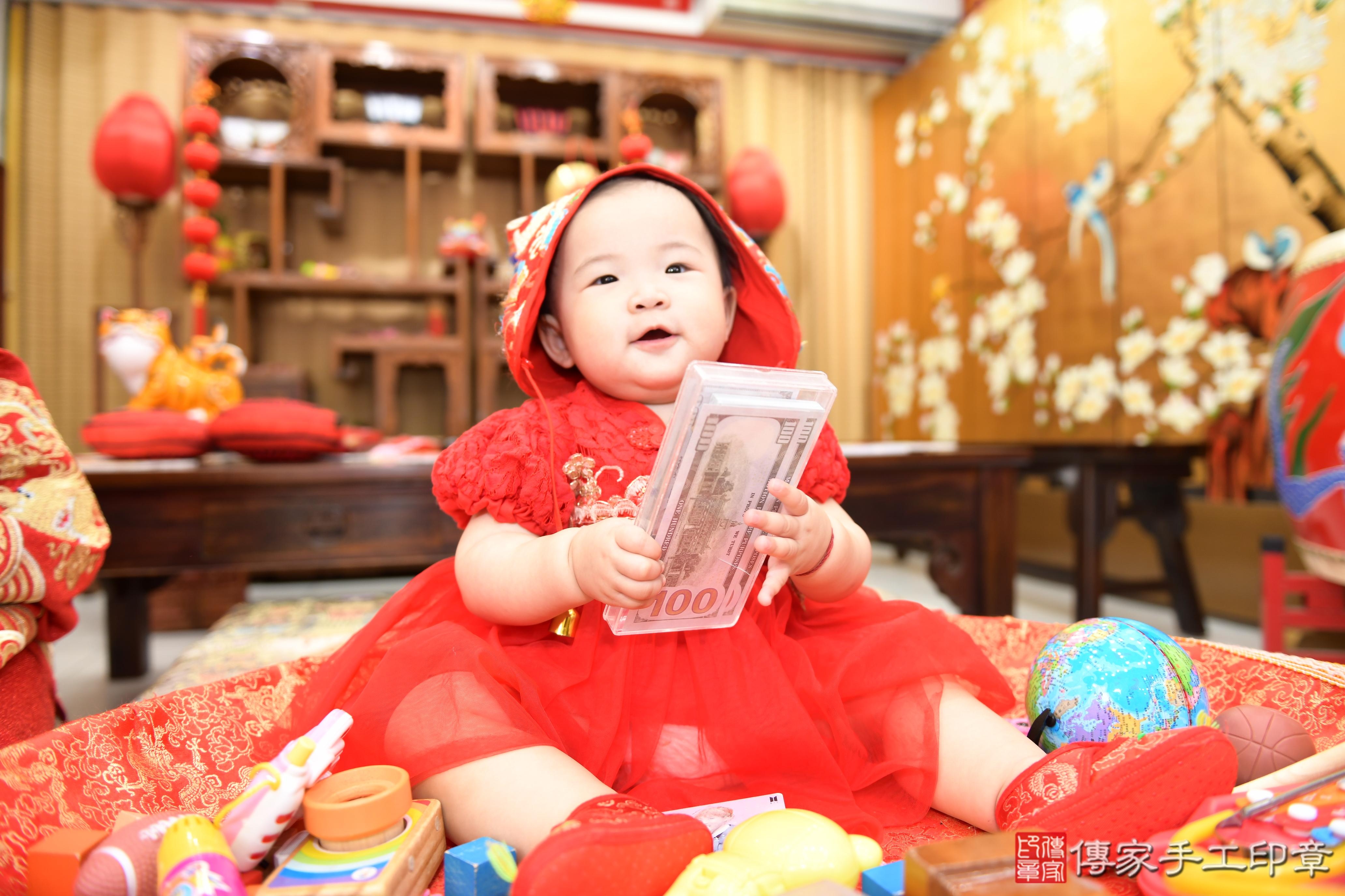 傳家手工印章台南店、抓周、度脺、美式風會場、傳家嬰兒古禮、吉祥話、抓周道具物品24種、拍照。抓周證書。寶寶抓周、滿周歲、生日快樂、祝福 傳家手工印章台南店、抓周、度脺、美式風會場、傳家嬰兒古禮、吉祥話、抓周道具物品24種、拍照。抓周證書。寶寶抓周、滿周歲、生日快樂、祝福