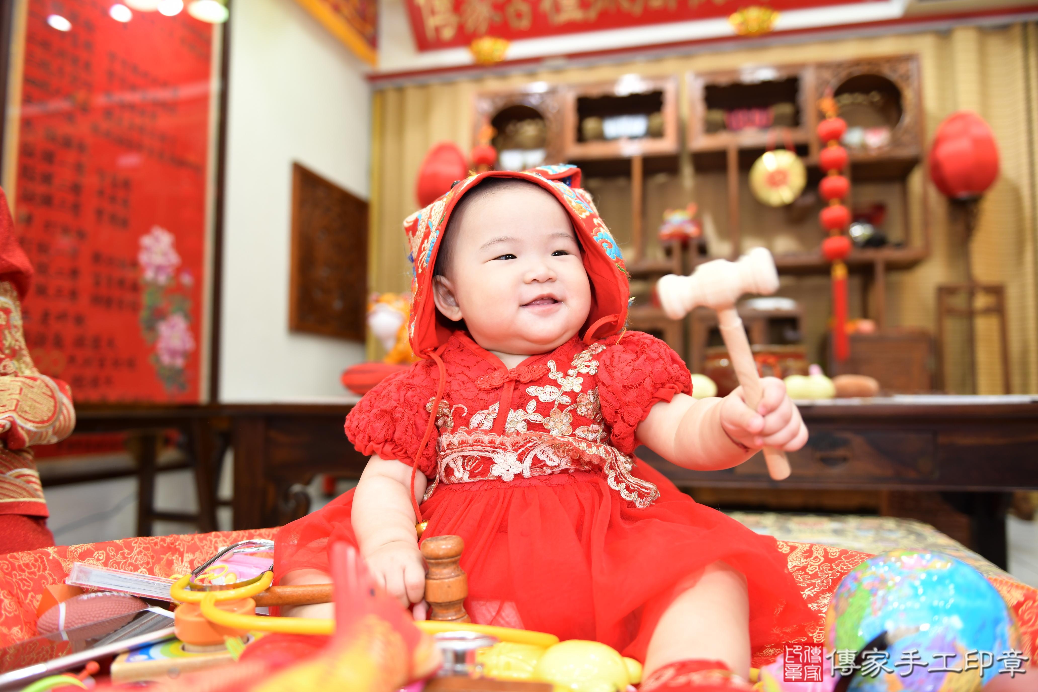 傳家手工印章台南店、抓周、度脺、美式風會場、傳家嬰兒古禮、吉祥話、抓周道具物品24種、拍照。抓周證書。寶寶抓周、滿周歲、生日快樂、祝福 傳家手工印章台南店、抓周、度脺、美式風會場、傳家嬰兒古禮、吉祥話、抓周道具物品24種、拍照。抓周證書。寶寶抓周、滿周歲、生日快樂、祝福