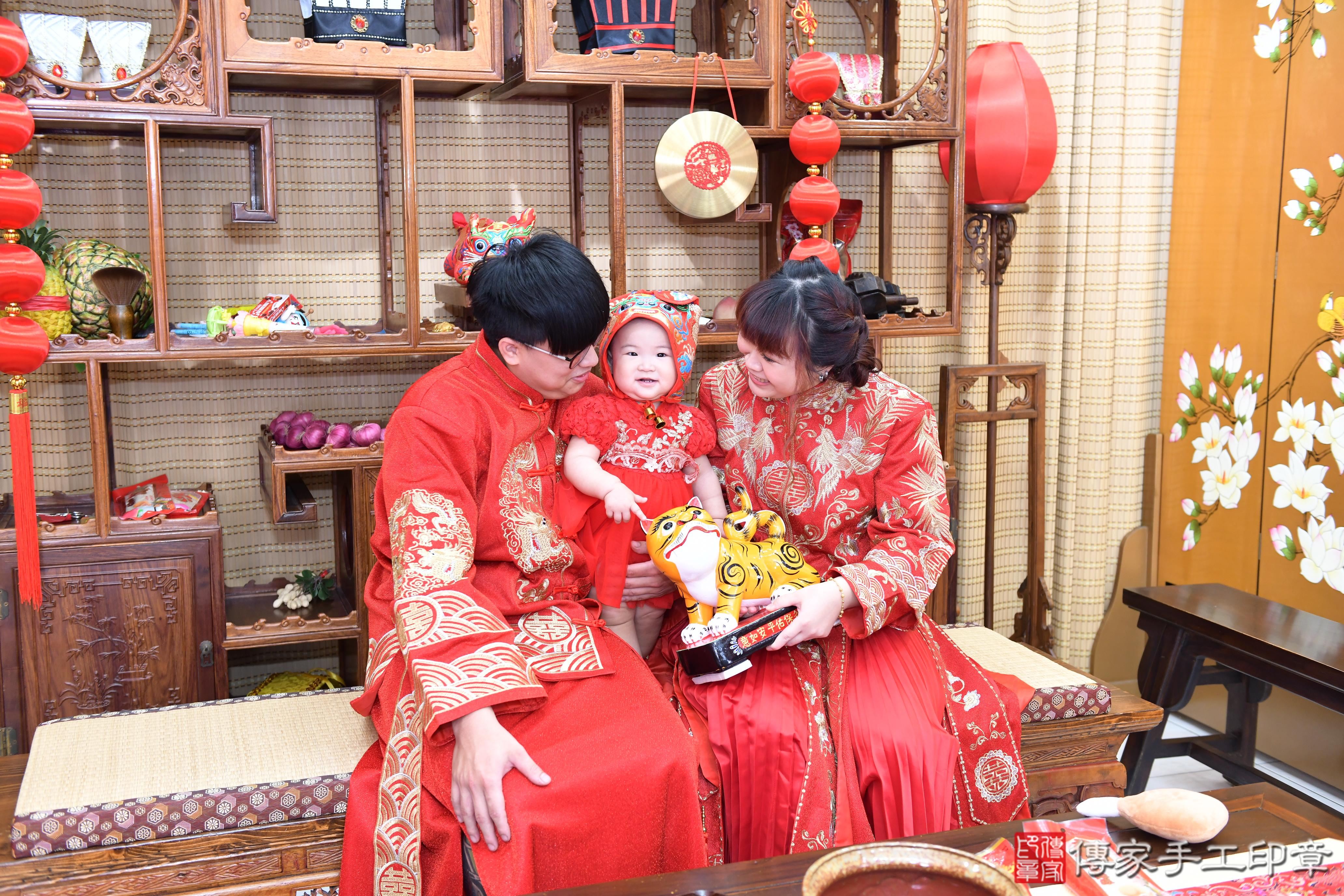 傳家手工印章台南店、抓周、度脺、美式風會場、傳家嬰兒古禮、吉祥話、抓周道具物品24種、拍照。抓周證書。寶寶抓周、滿周歲、生日快樂、祝福 傳家手工印章台南店、抓周、度脺、美式風會場、傳家嬰兒古禮、吉祥話、抓周道具物品24種、拍照。抓周證書。寶寶抓周、滿周歲、生日快樂、祝福