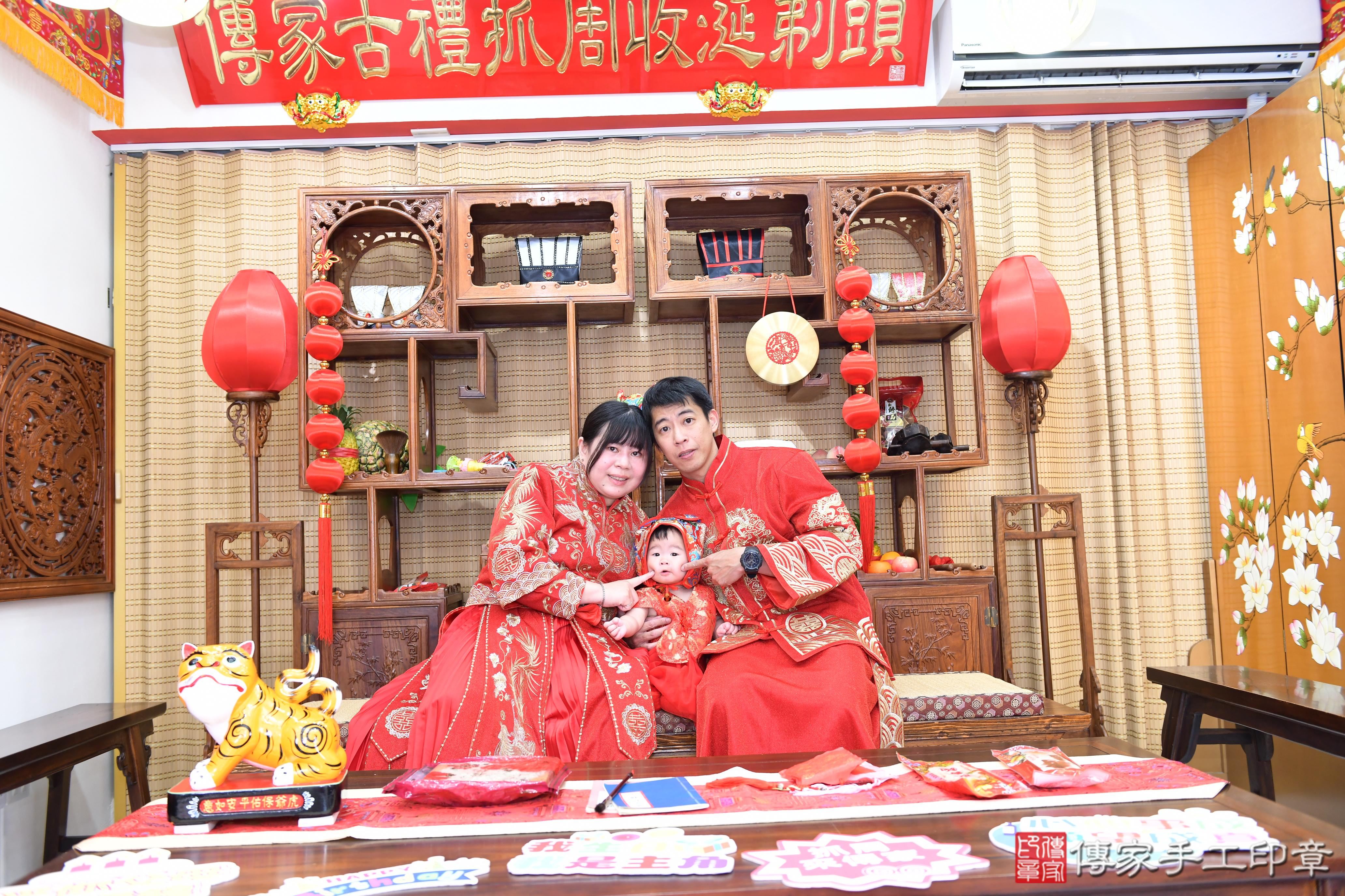 傳家手工印章台南店、抓周、度脺、美式風會場、傳家嬰兒古禮、吉祥話、抓周道具物品24種、拍照。抓周證書。寶寶抓周、滿周歲、生日快樂、祝福 傳家手工印章台南店、抓周、度脺、美式風會場、傳家嬰兒古禮、吉祥話、抓周道具物品24種、拍照。抓周證書。寶寶抓周、滿周歲、生日快樂、祝福
