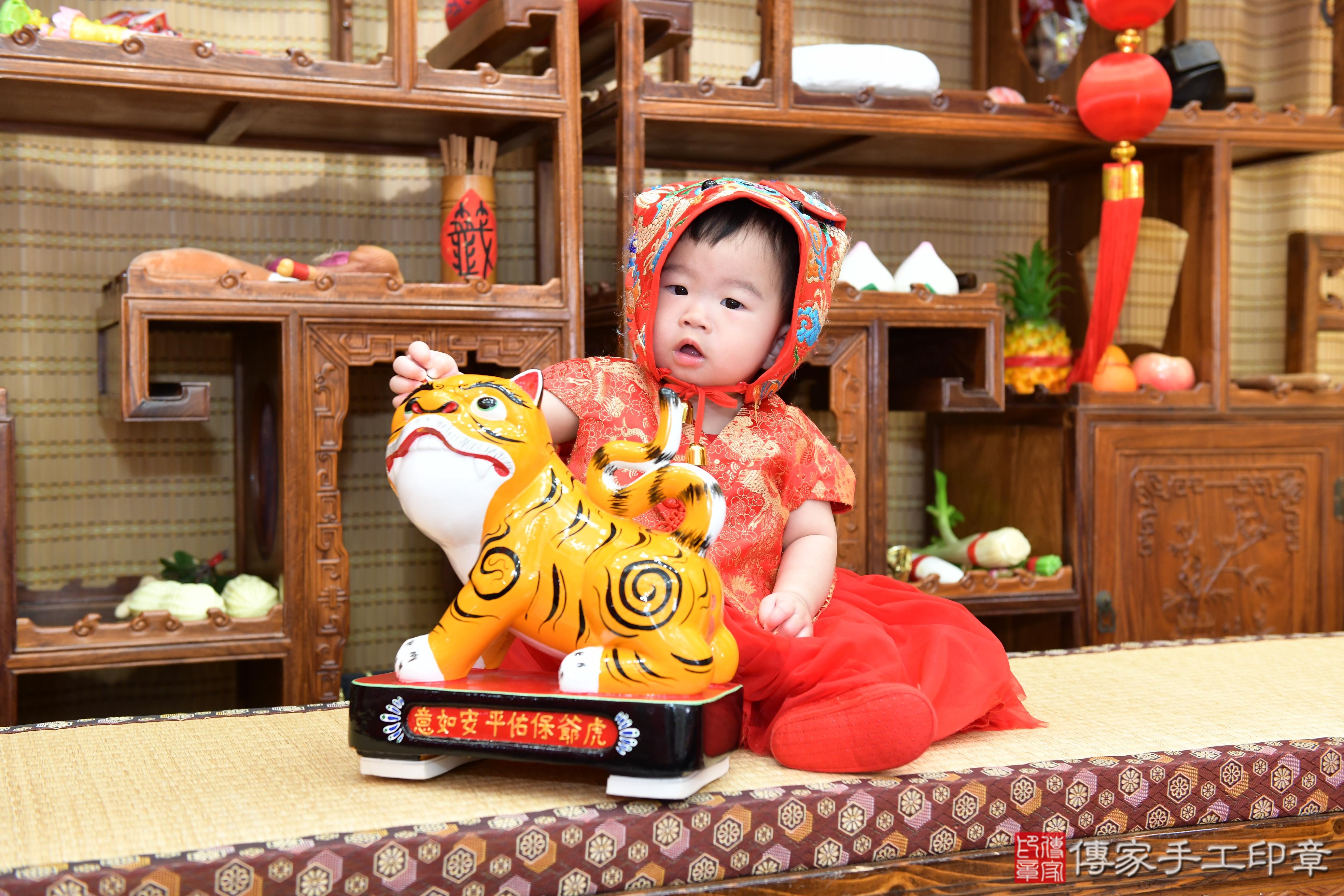 傳家手工印章台南店、抓周、度脺、美式風會場、傳家嬰兒古禮、吉祥話、抓周道具物品24種、拍照。抓周證書。寶寶抓周、滿周歲、生日快樂、祝福 傳家手工印章台南店、抓周、度脺、美式風會場、傳家嬰兒古禮、吉祥話、抓周道具物品24種、拍照。抓周證書。寶寶抓周、滿周歲、生日快樂、祝福