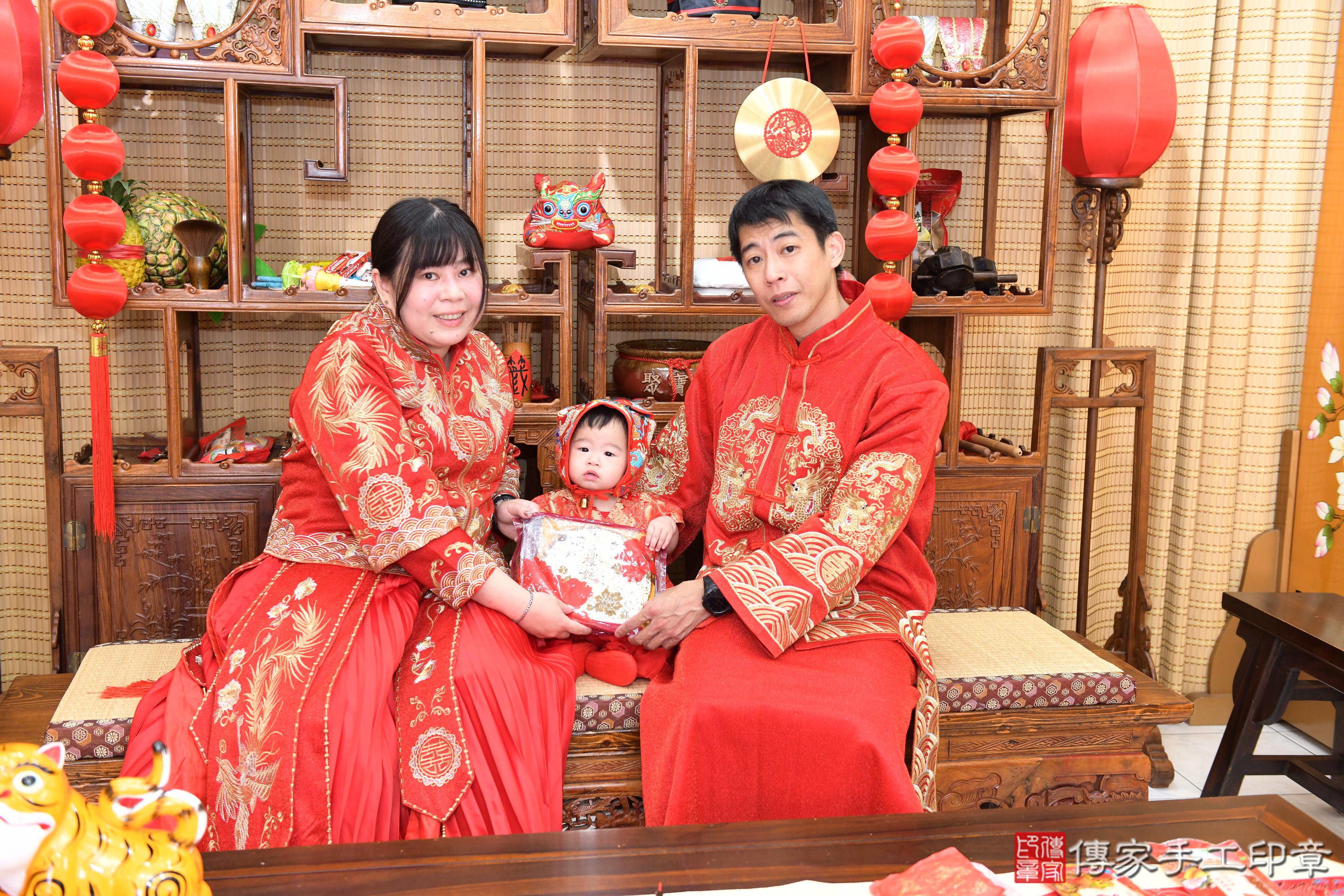 傳家手工印章台南店、抓周、度脺、美式風會場、傳家嬰兒古禮、吉祥話、抓周道具物品24種、拍照。抓周證書。寶寶抓周、滿周歲、生日快樂、祝福 傳家手工印章台南店、抓周、度脺、美式風會場、傳家嬰兒古禮、吉祥話、抓周道具物品24種、拍照。抓周證書。寶寶抓周、滿周歲、生日快樂、祝福