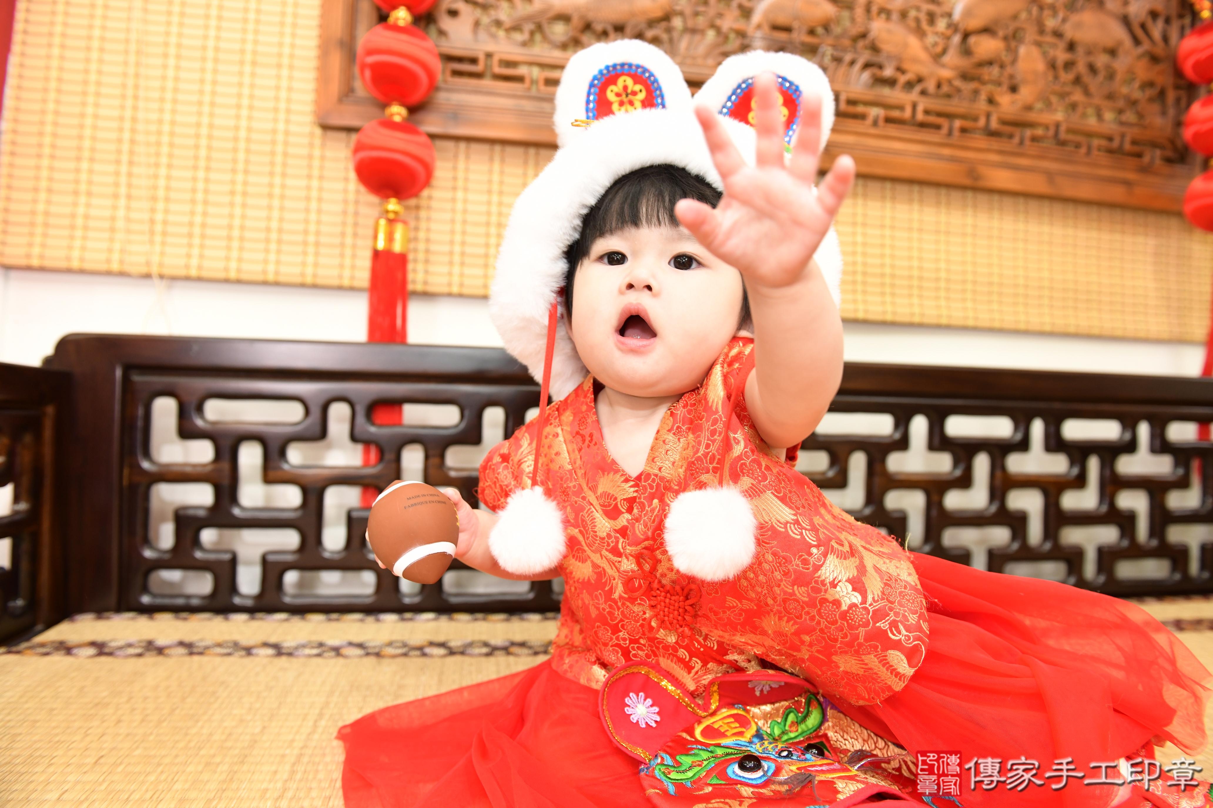 傳家手工印章台南店、抓周、度脺、美式風會場、傳家嬰兒古禮、吉祥話、抓周道具物品24種、拍照。抓周證書。寶寶抓周、滿周歲、生日快樂、祝福