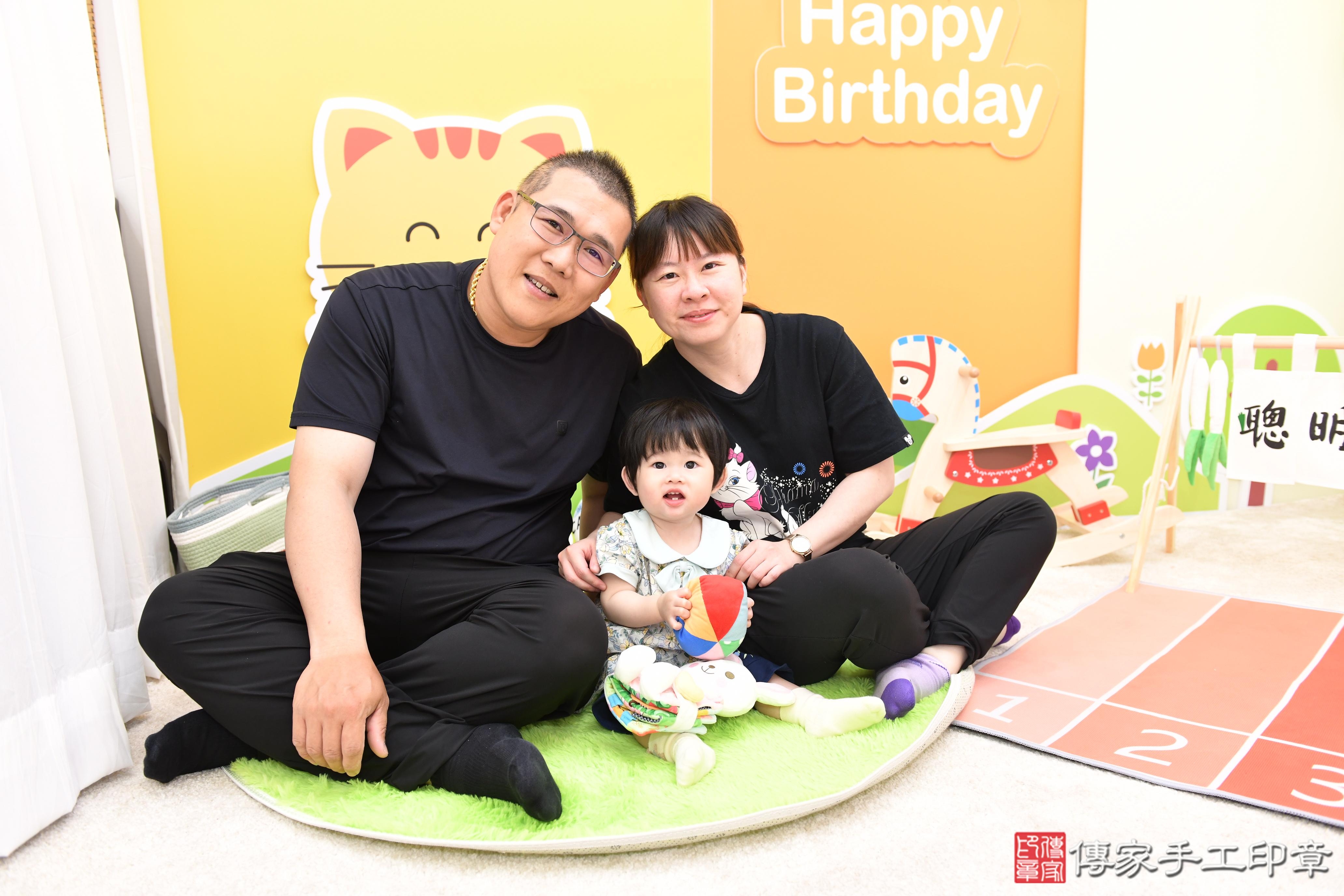 傳家手工印章台南店、抓周、度脺、美式風會場、傳家嬰兒古禮、吉祥話、抓周道具物品24種、拍照。抓周證書。寶寶抓周、滿周歲、生日快樂、祝福