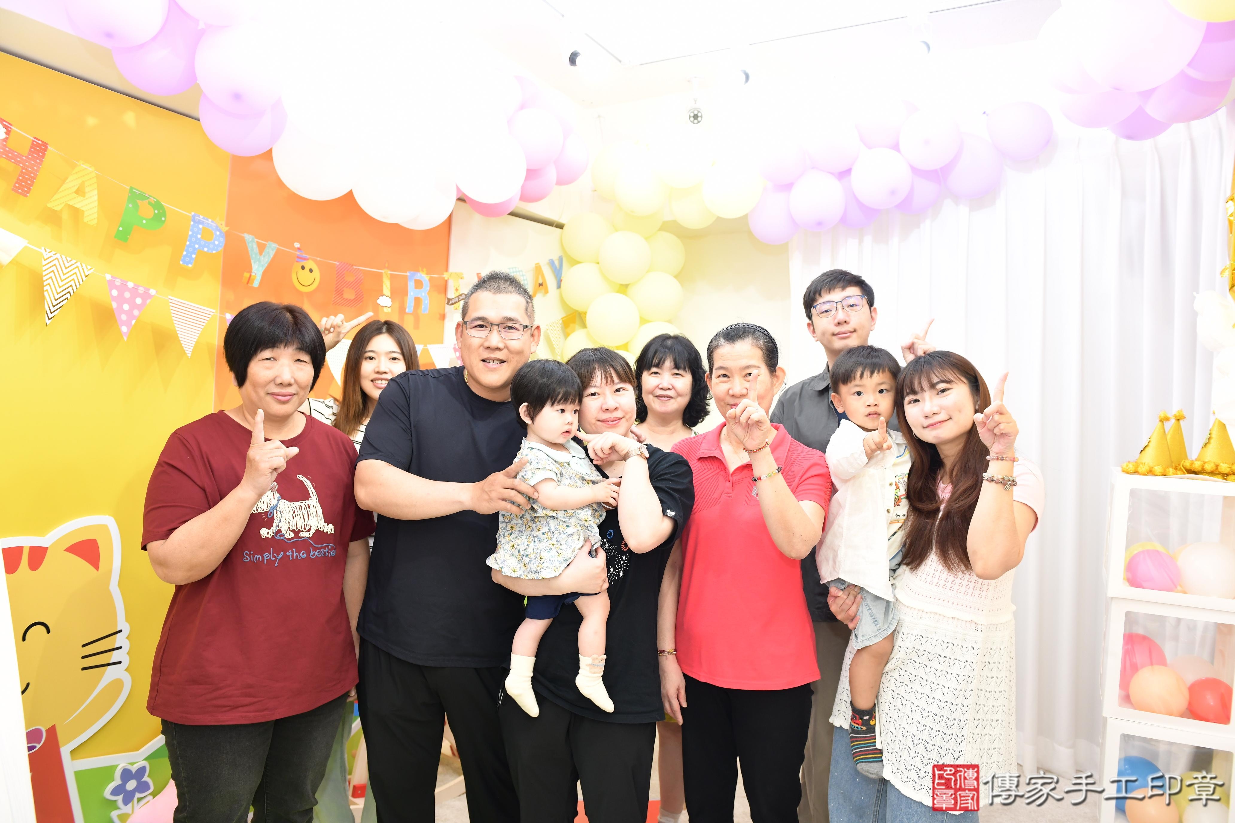 傳家手工印章台南店、抓周、度脺、美式風會場、傳家嬰兒古禮、吉祥話、抓周道具物品24種、拍照。抓周證書。寶寶抓周、滿周歲、生日快樂、祝福