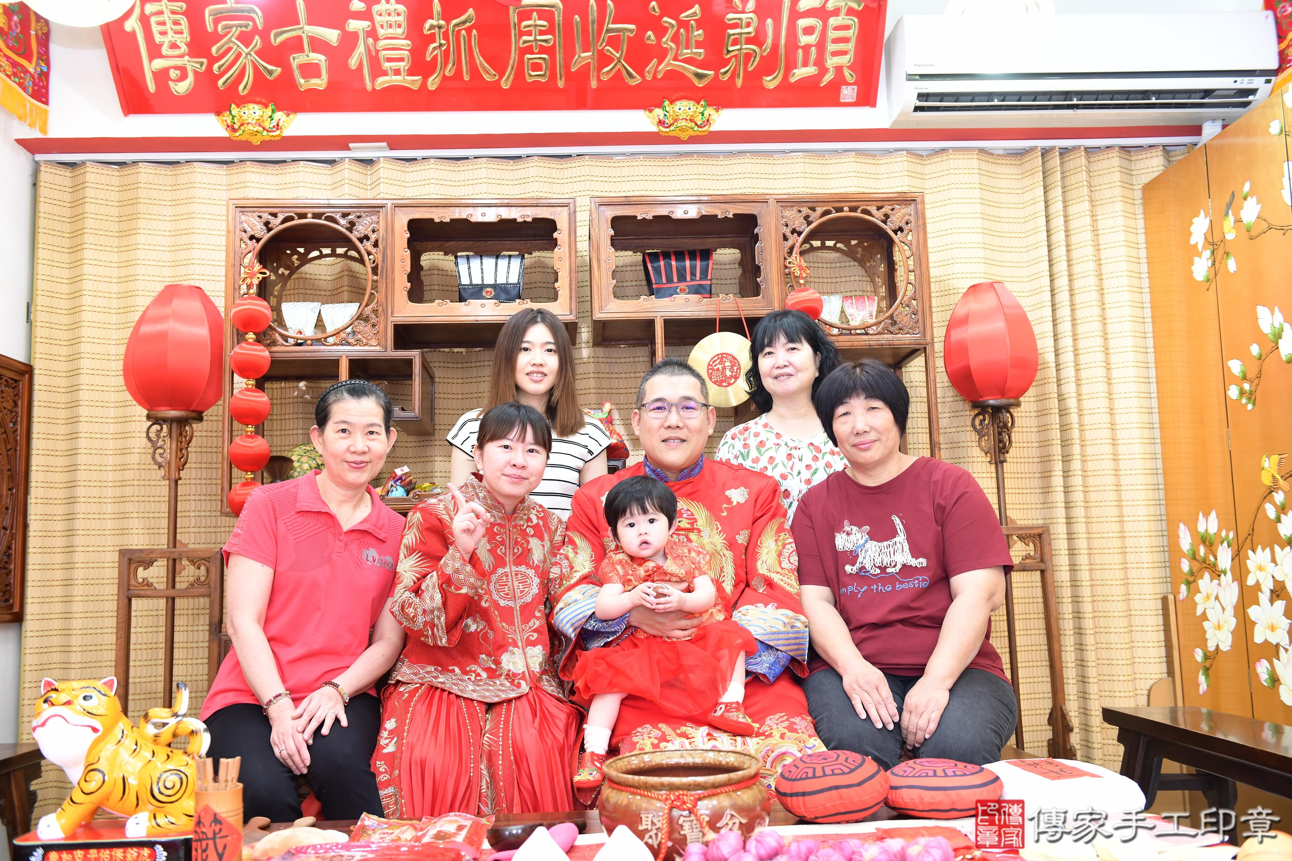 傳家手工印章台南店、抓周、度脺、美式風會場、傳家嬰兒古禮、吉祥話、抓周道具物品24種、拍照。抓周證書。寶寶抓周、滿周歲、生日快樂、祝福