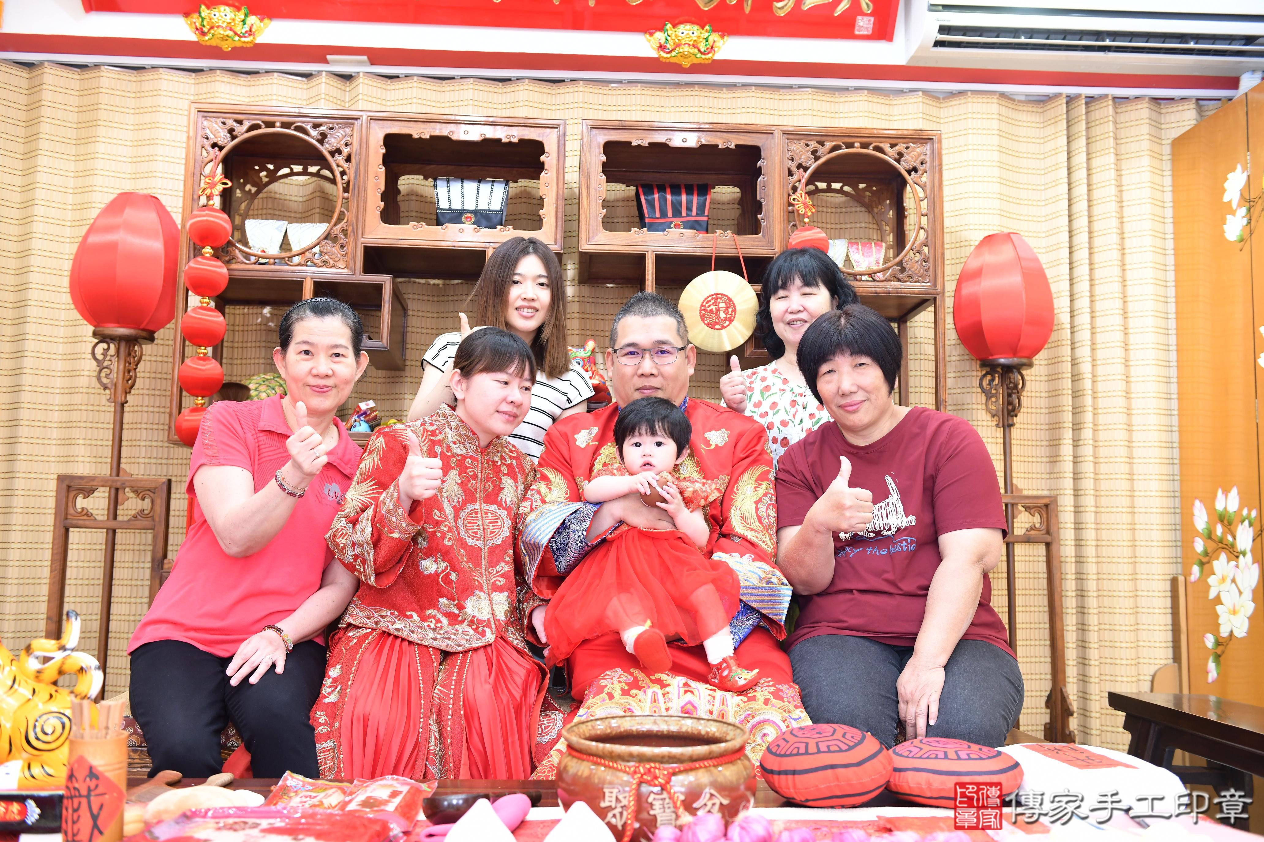 傳家手工印章台南店、抓周、度脺、美式風會場、傳家嬰兒古禮、吉祥話、抓周道具物品24種、拍照。抓周證書。寶寶抓周、滿周歲、生日快樂、祝福